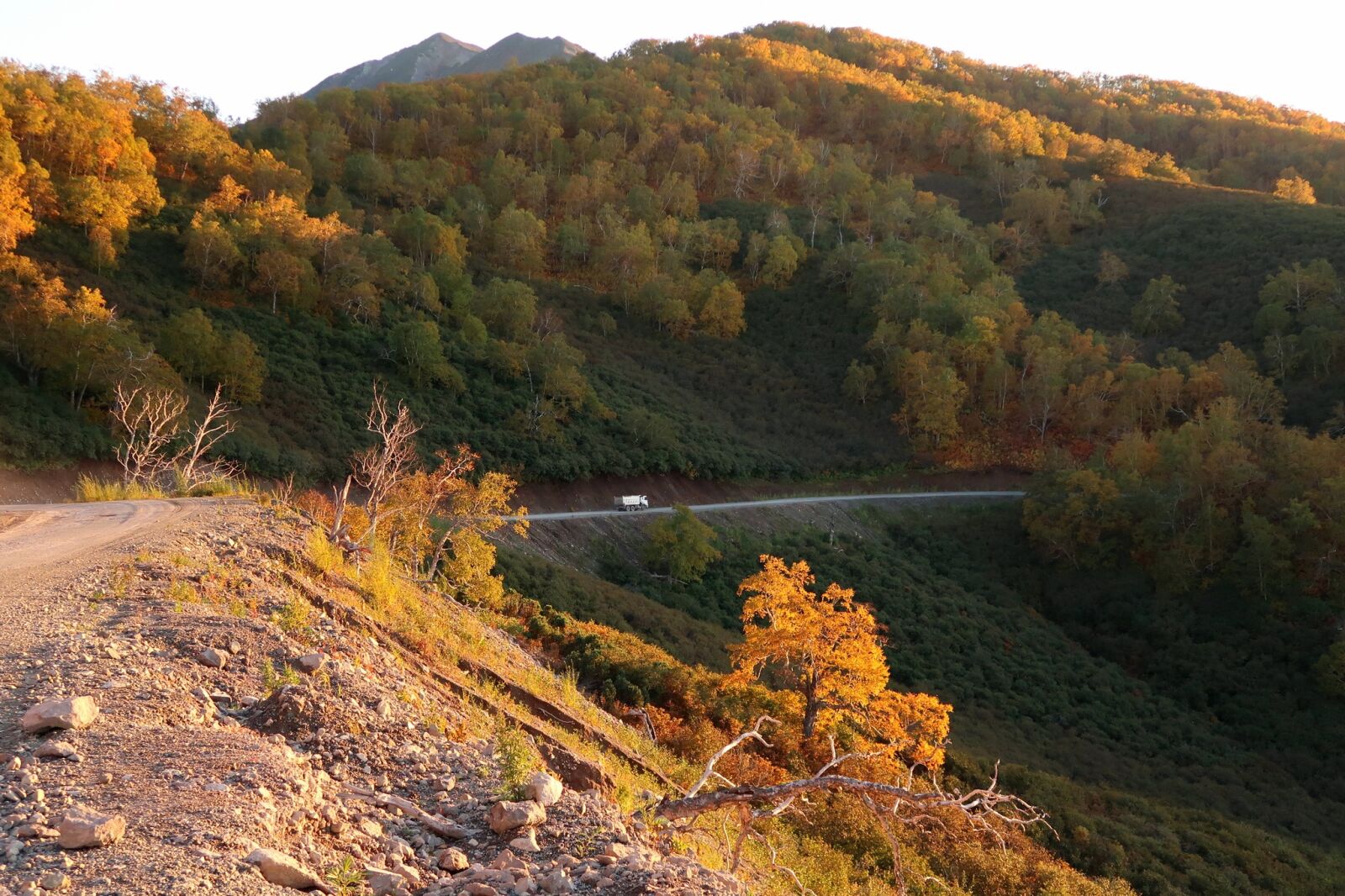 Canon PowerShot G7 X Mark II sample photo. Autumn, mountains, road photography