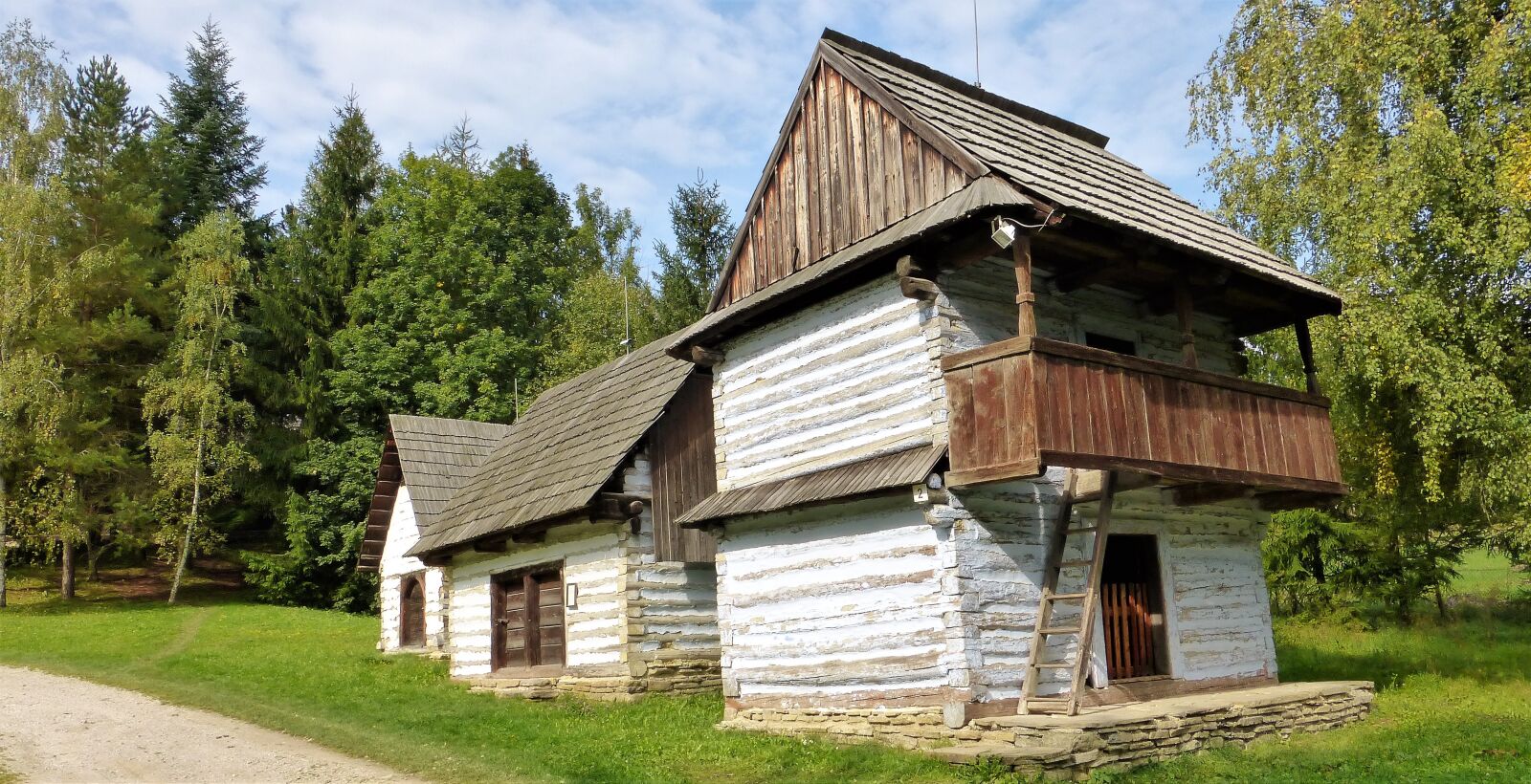 Panasonic Lumix DMC-ZS25 (Lumix DMC-TZ35) sample photo. Building, slovakia, wood photography