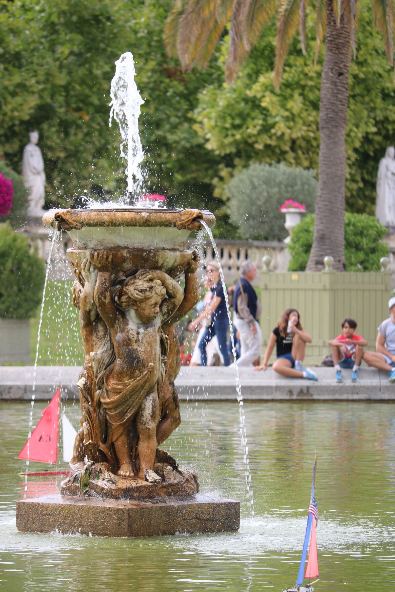 Canon EOS 760D (EOS Rebel T6s / EOS 8000D) sample photo. Fountain, body of water photography