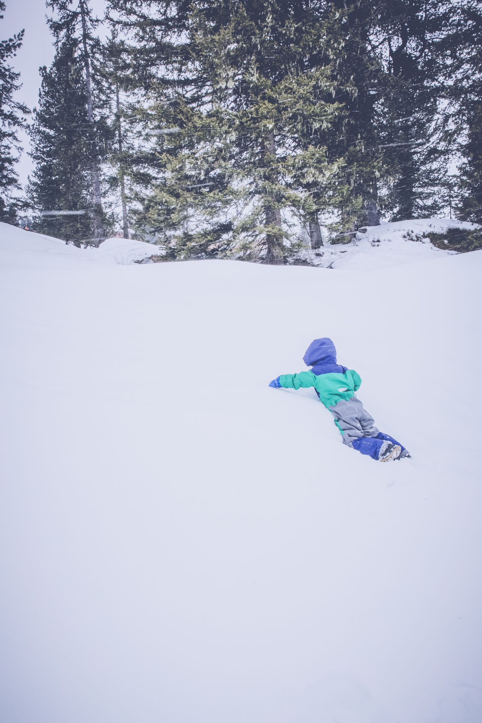 Canon EF 24-70mm F2.8L II USM sample photo. Child, snow, winter photography