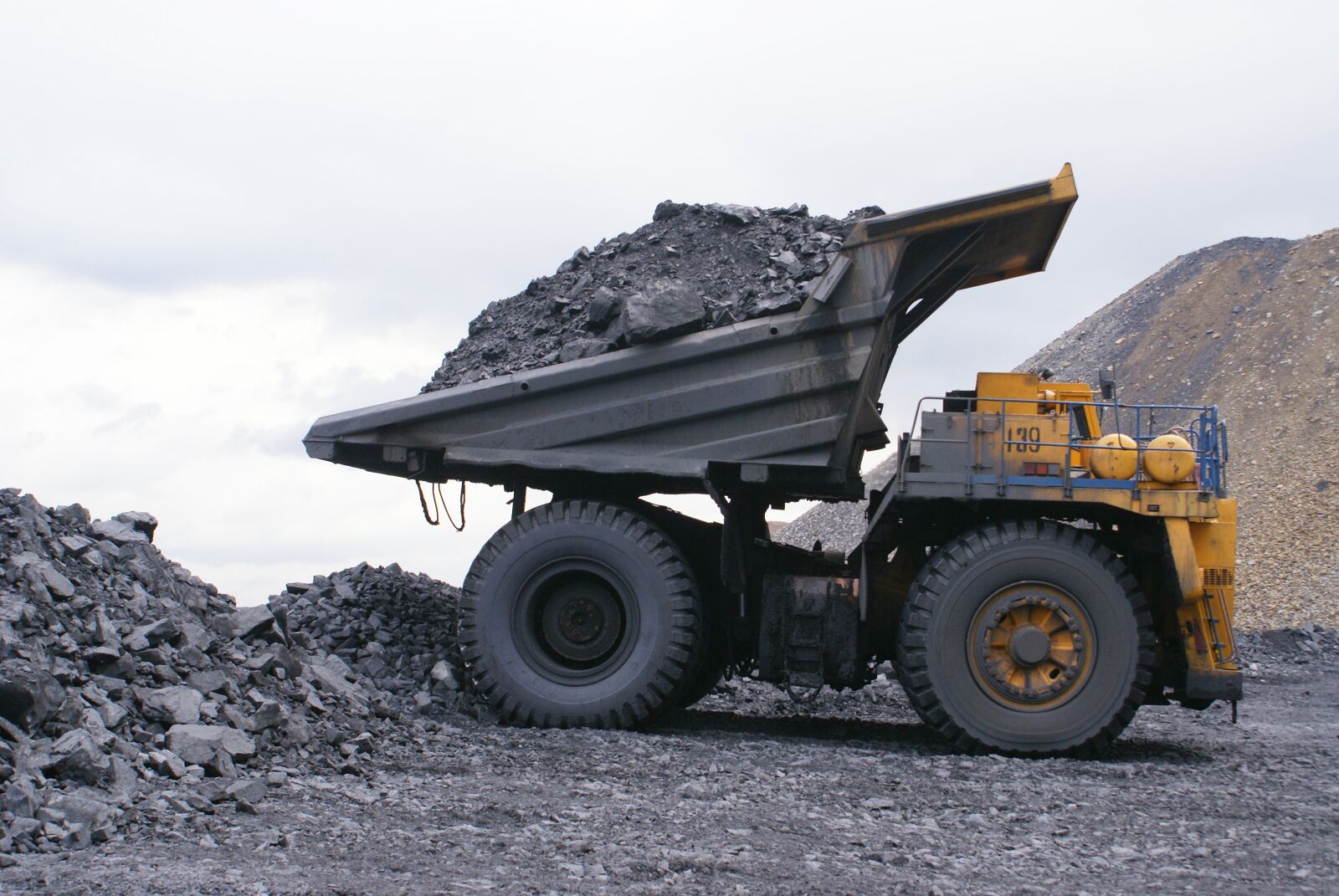 Sony Alpha DSLR-A100 sample photo. Dumper, coal mining, coal photography