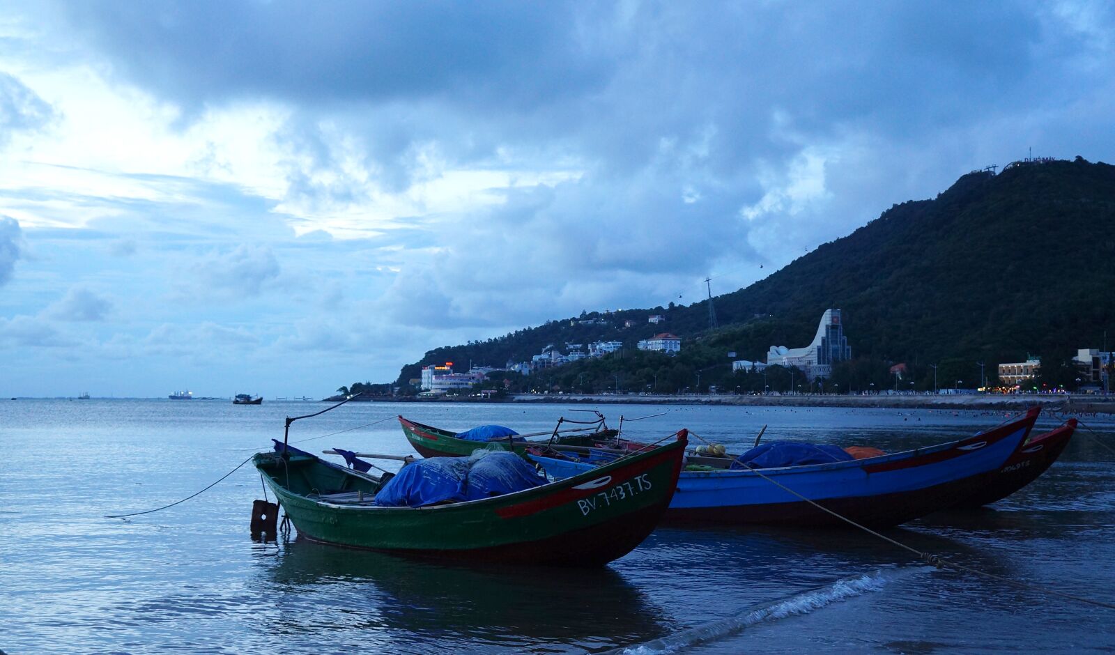 Sony Alpha NEX-F3 + Sony E 18-55mm F3.5-5.6 OSS sample photo. The sea, the boat photography