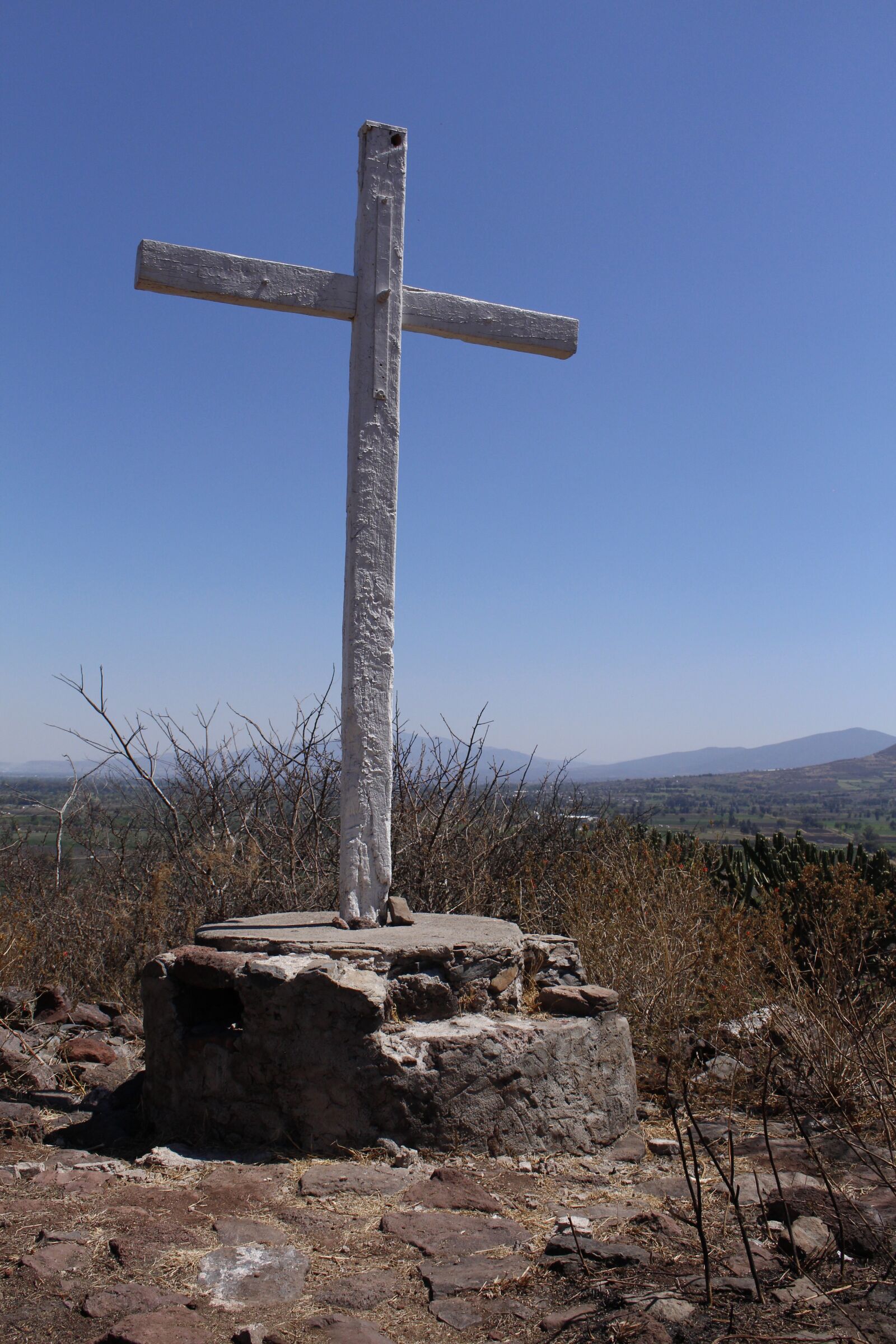 Canon EOS 700D (EOS Rebel T5i / EOS Kiss X7i) sample photo. Cruz, sky, church photography