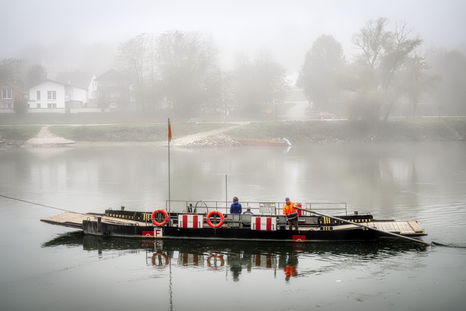 Panasonic Lumix DC-G90 (Lumix DC-G91) sample photo. Fog, river, ferry photography