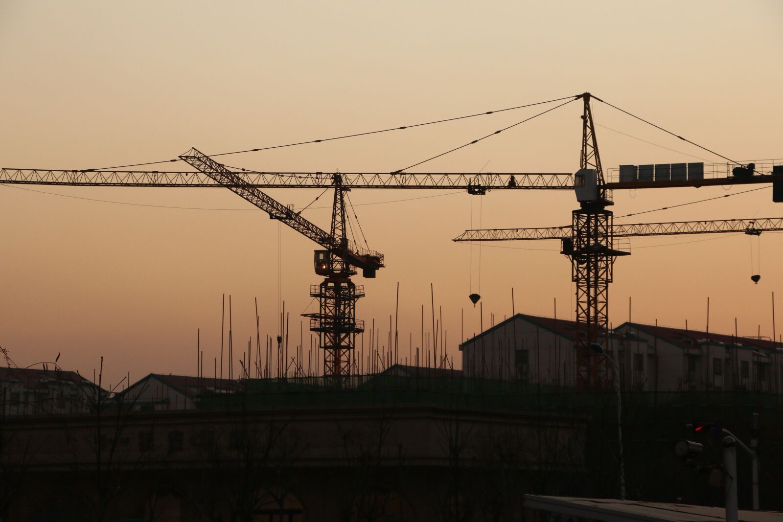 Canon EOS 70D sample photo. Building, background, crane photography