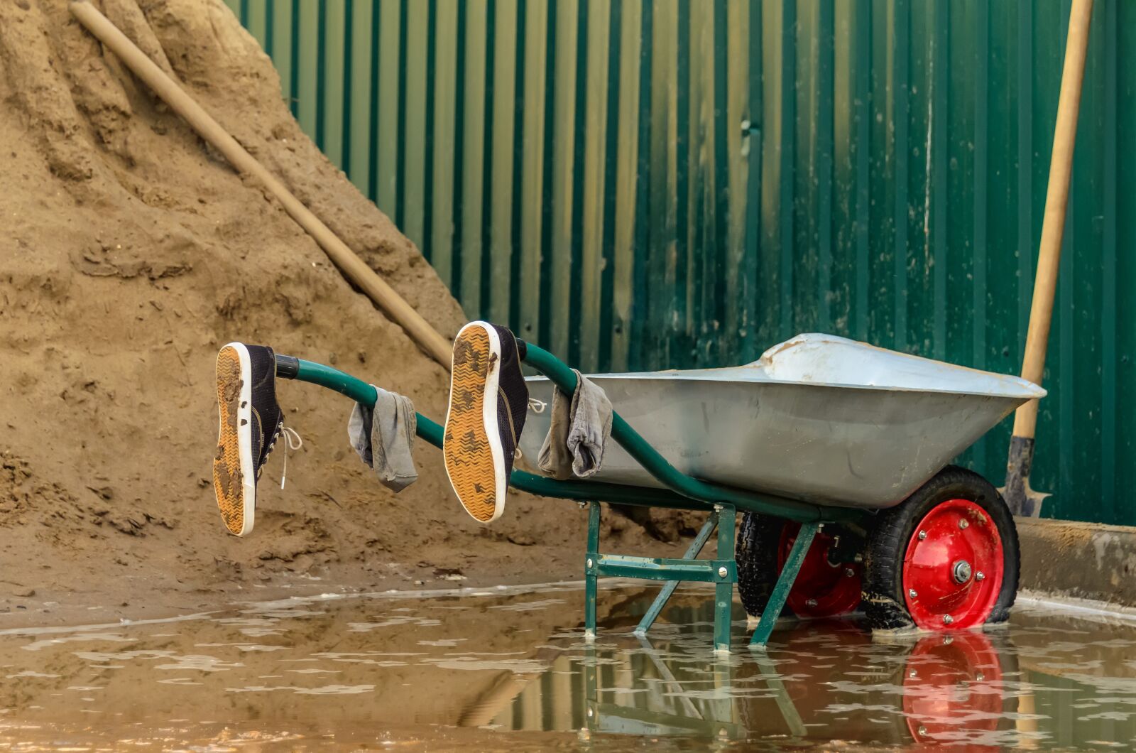 Nikon D7000 sample photo. Wheelbarrow, dirty, nobody photography