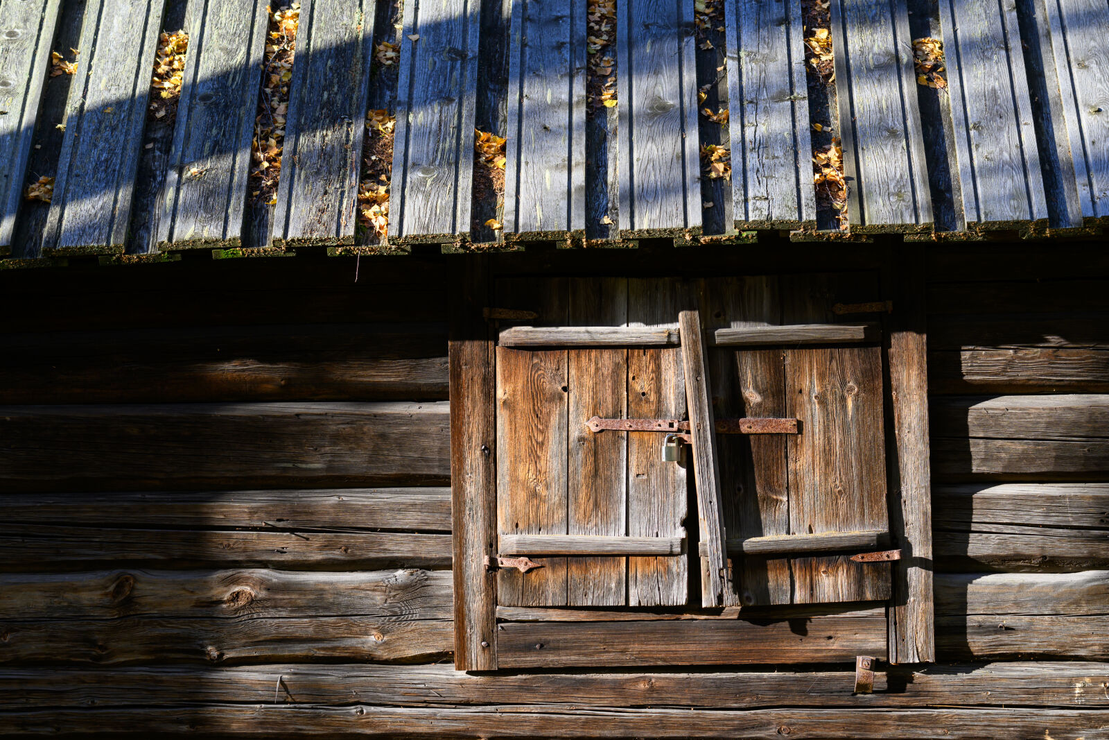 Tamron 150-500mm F5-6.7 Di III VC VXD sample photo. Old house photography