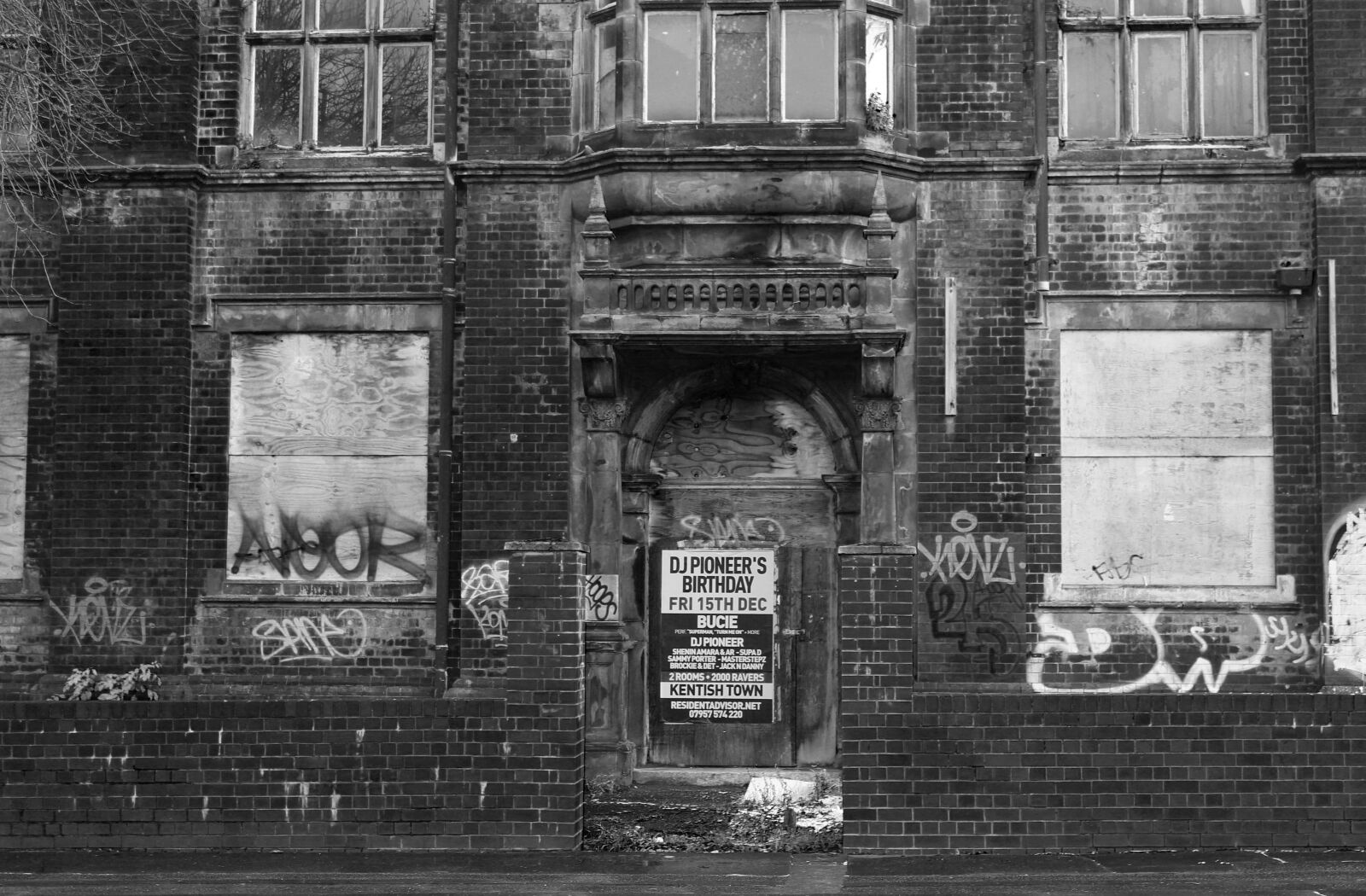 Canon EOS 1300D (EOS Rebel T6 / EOS Kiss X80) sample photo. Urban decay, derelict, abandoned photography