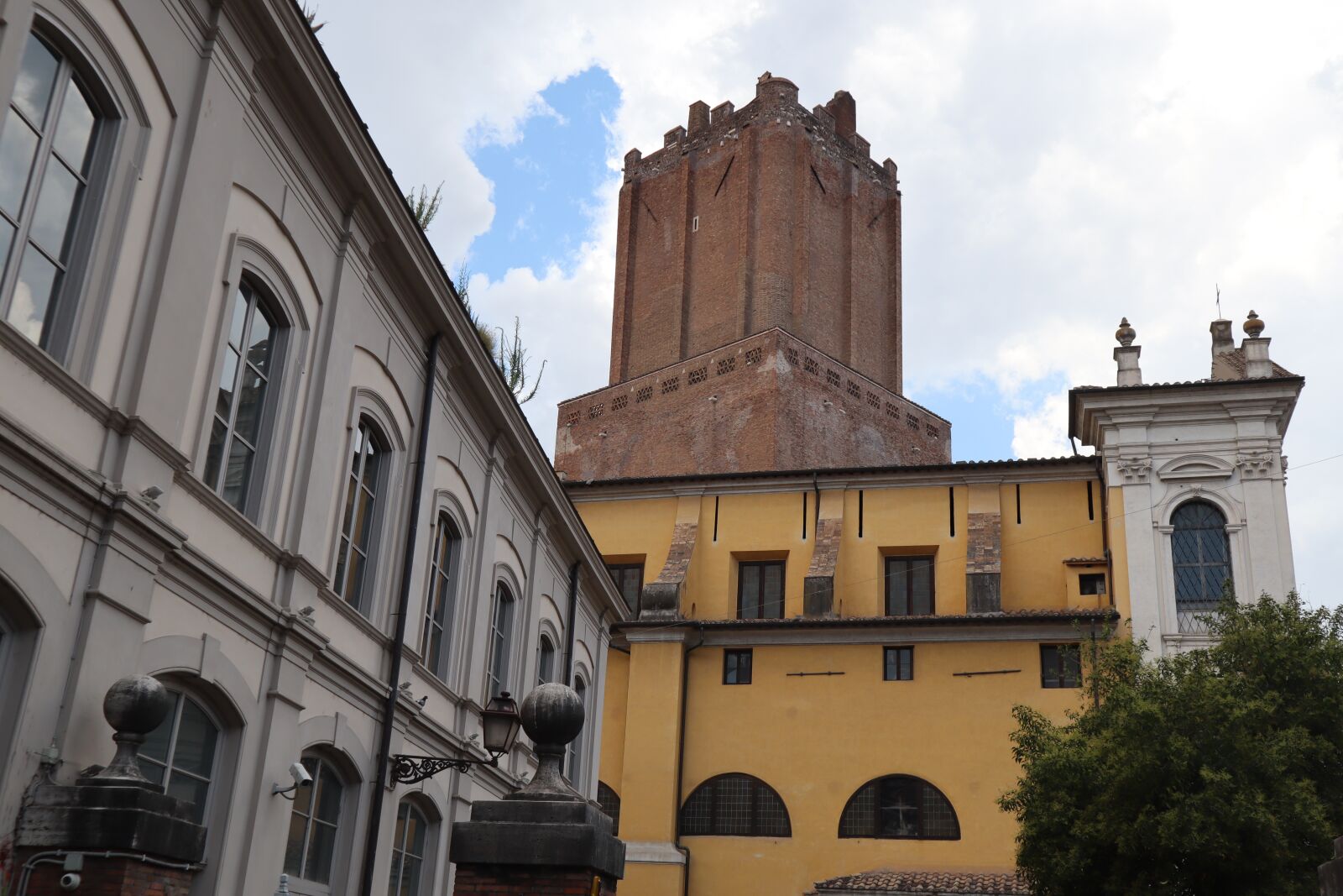 Canon EF-M 15-45mm F3.5-6.3 IS STM sample photo. Tower, castle, medieval photography