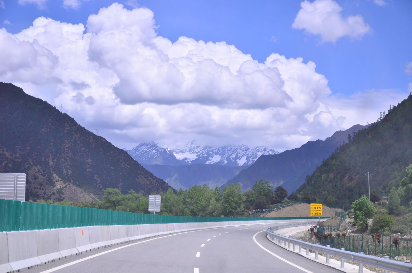 Nikon D5100 sample photo. Mountain, tourism, road photography