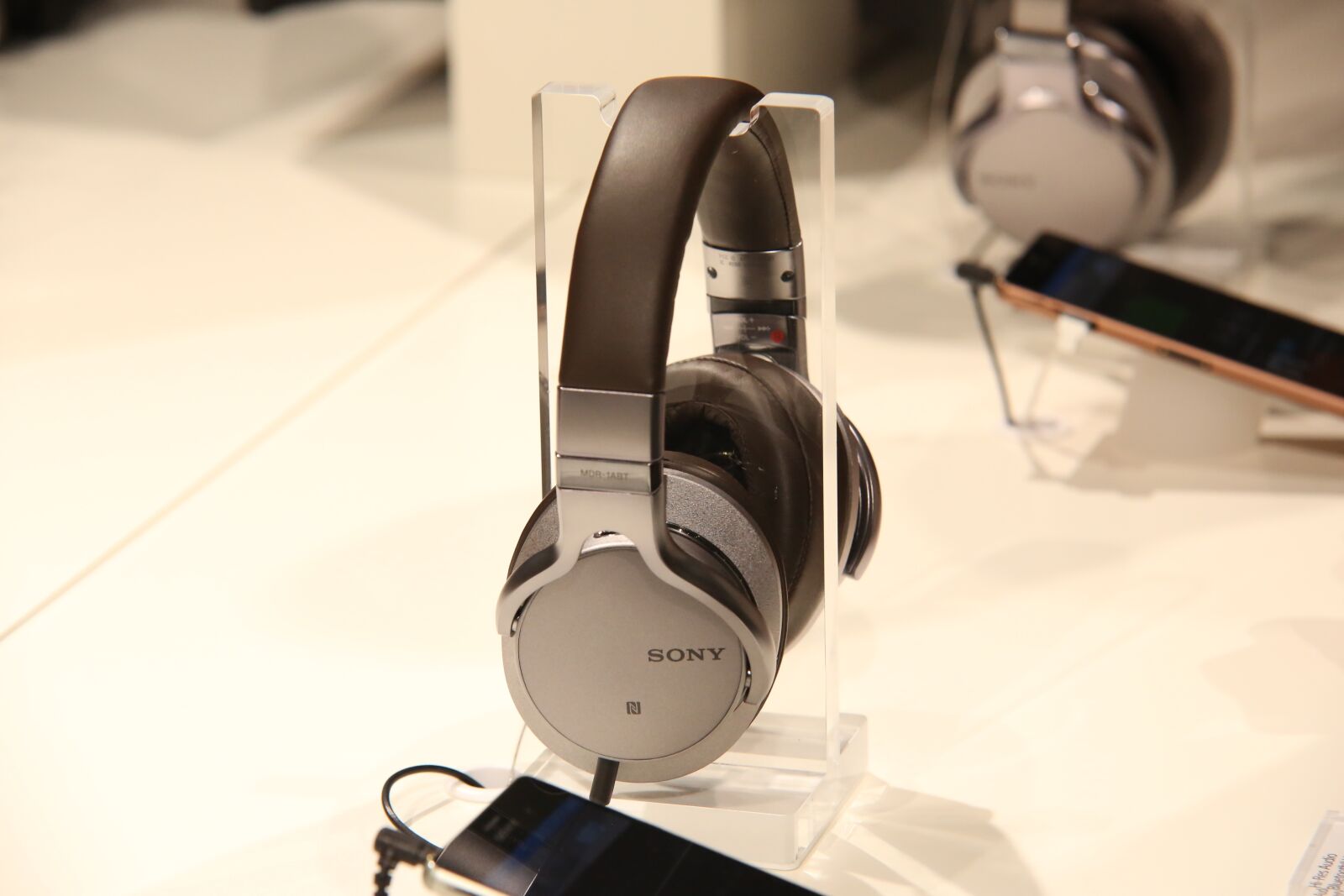 Canon EOS 5D Mark III sample photo. Sony, headphones, music photography
