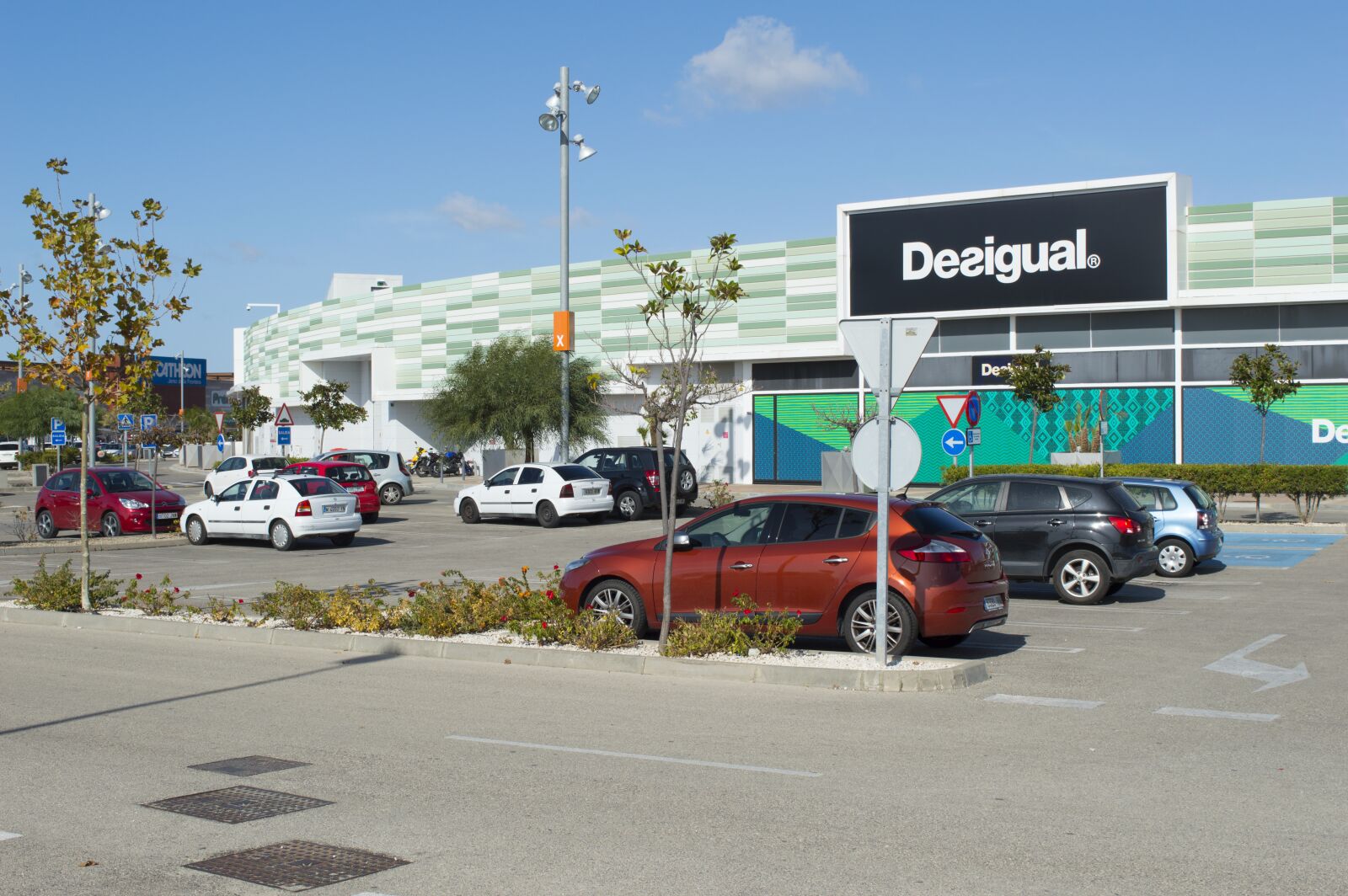 Nikon D3200 sample photo. Parking, machinery, hypermarket photography