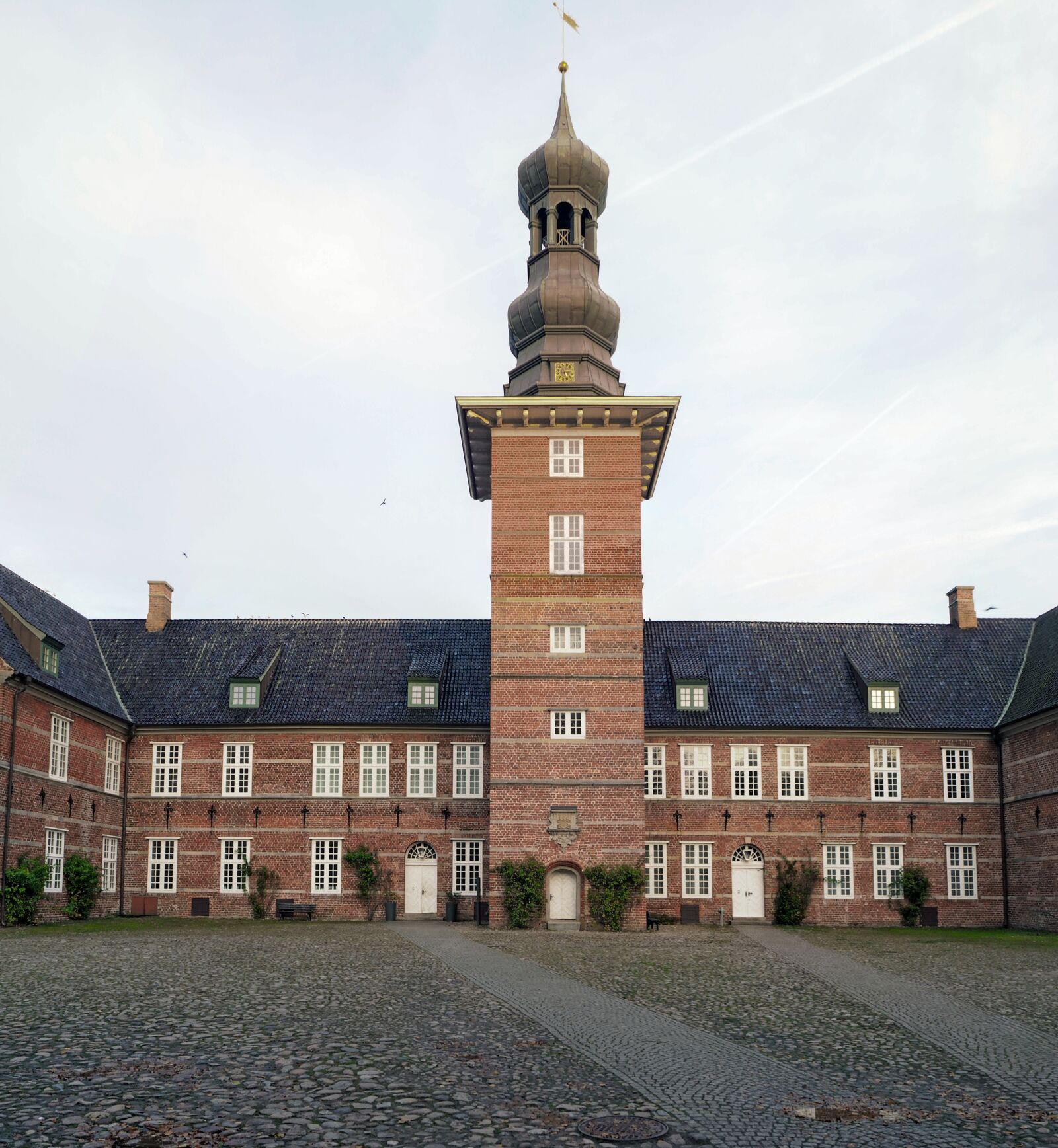Olympus OM-D E-M10 sample photo. Castle, husum castle, dutch photography