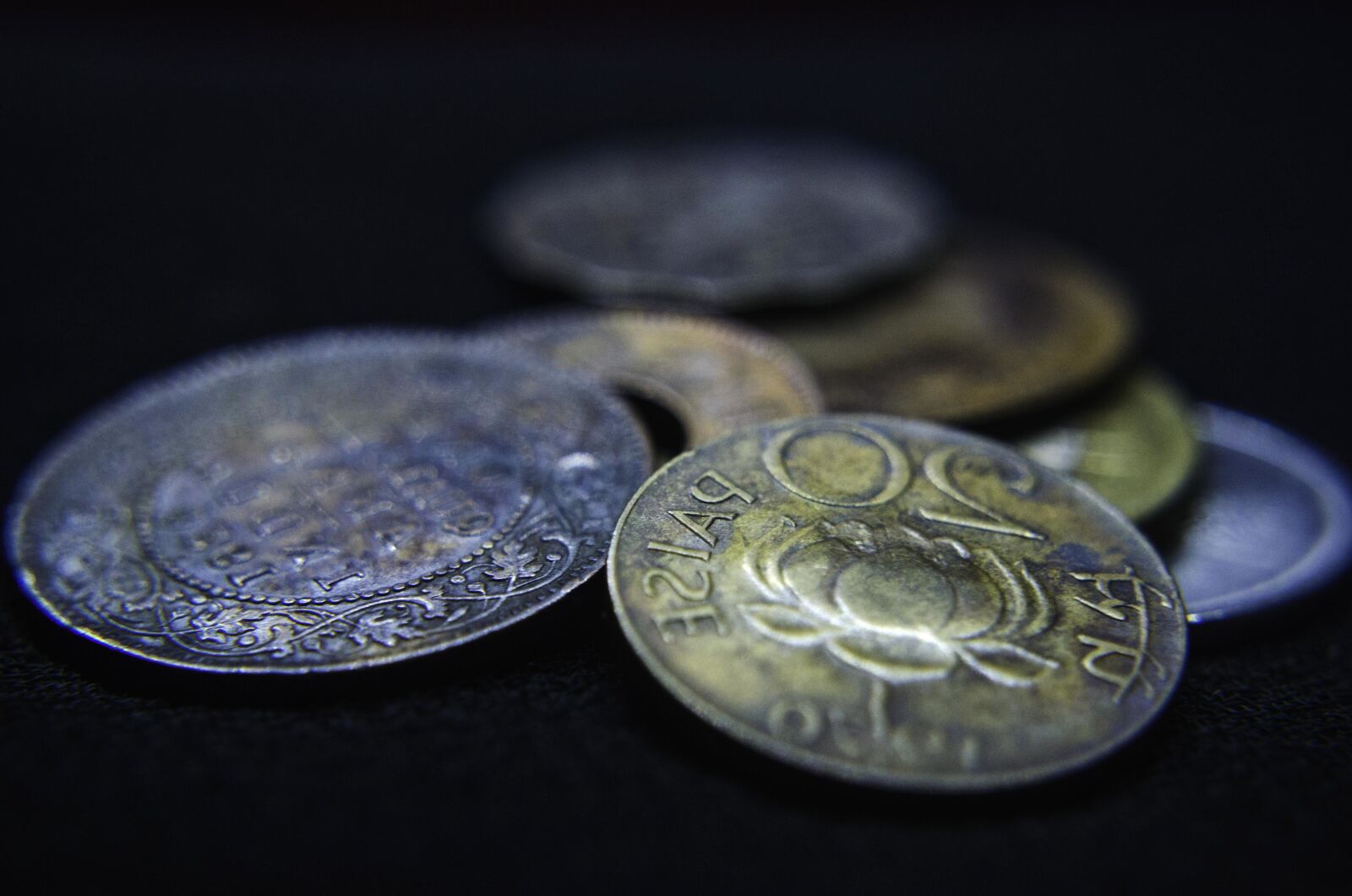 Nikon D5100 sample photo. Metal coin, money, metal photography