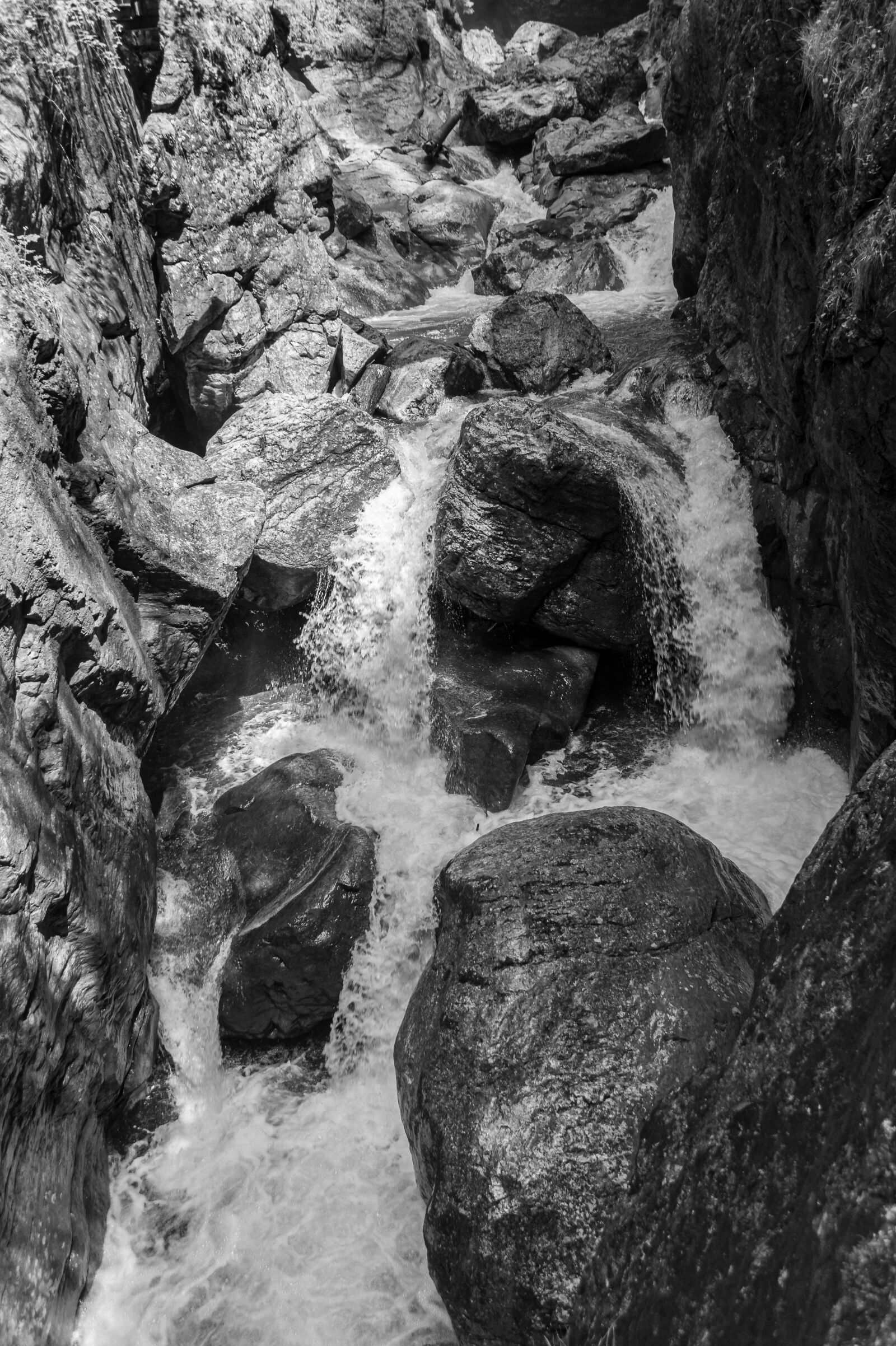 Sony SLT-A58 sample photo. Black and white, water photography