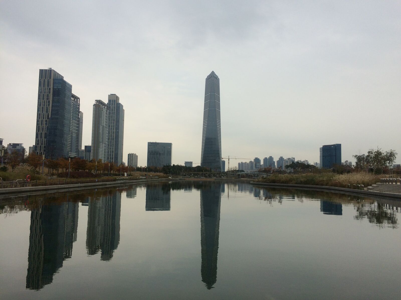 iPhone 5s back camera 4.15mm f/2.2 sample photo. Songdo, landscape, building photography