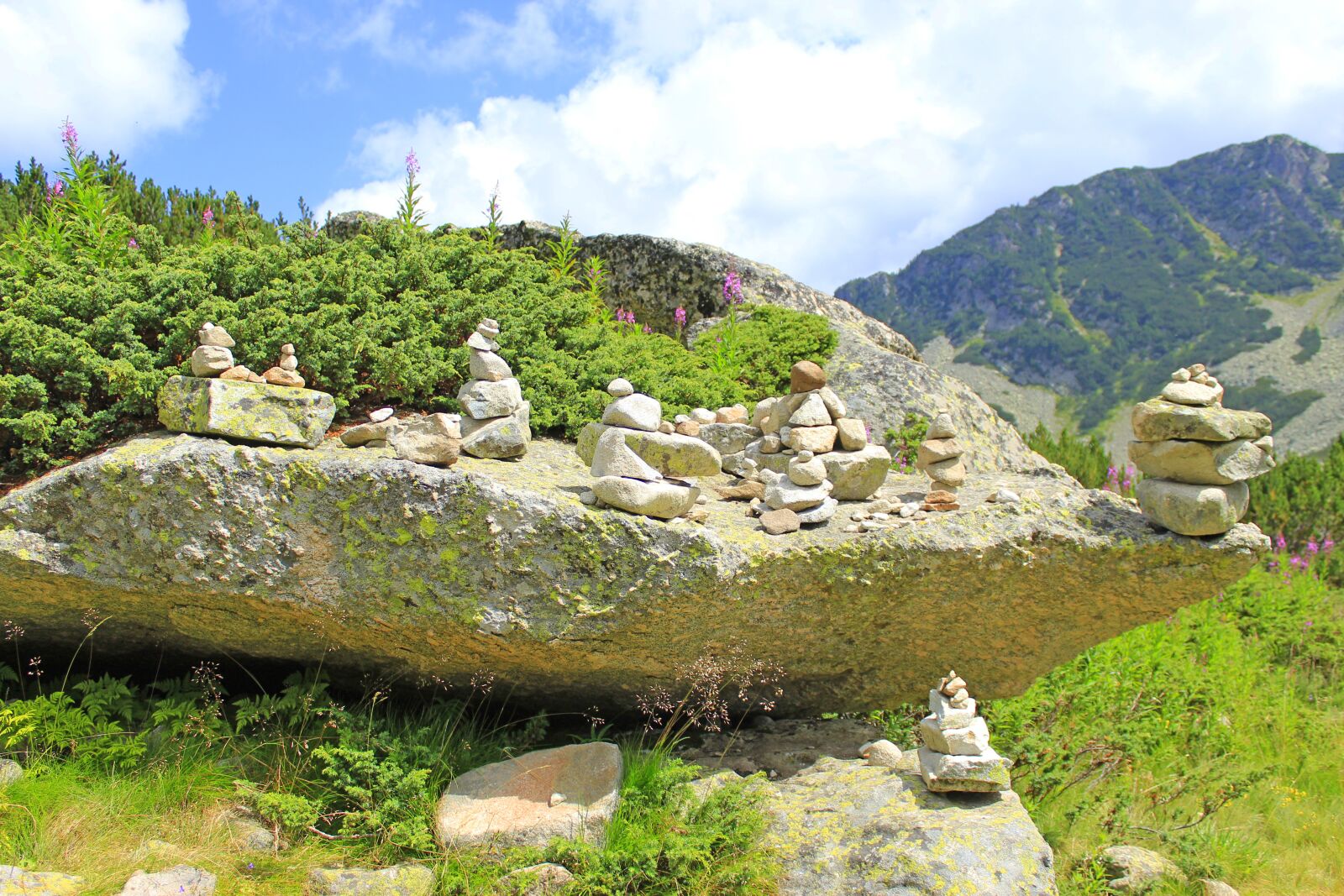 Canon EOS 4000D (EOS Rebel T100 / EOS 3000D) sample photo. Stones, mountain, nature photography