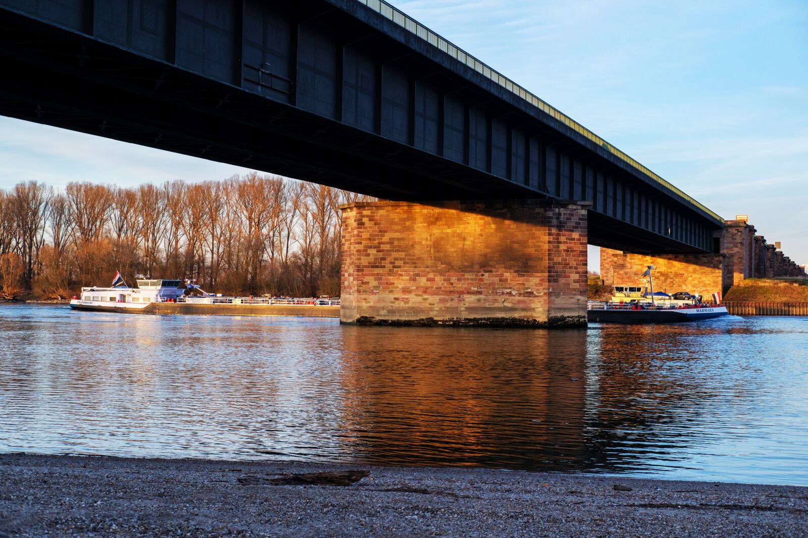 Fujifilm X-T2 + Fujifilm XF 35mm F2 R WR sample photo. Bridge, rhine, river photography