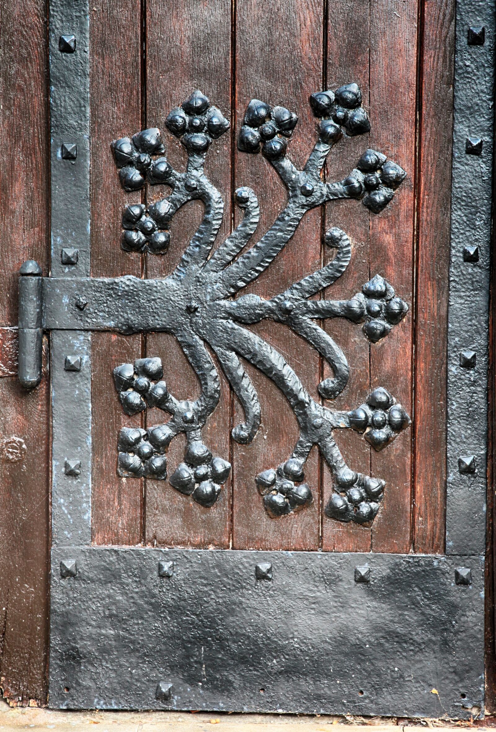 Canon EOS 5D Mark II sample photo. Door hardware, detail, iron photography