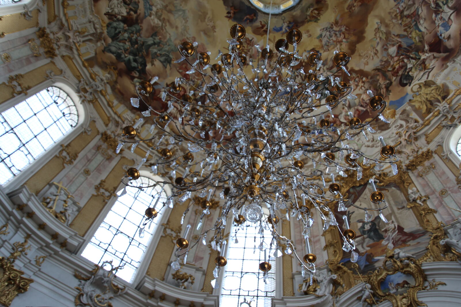 Canon EOS 7D Mark II sample photo. Cathldral, chandelier, church, gold photography