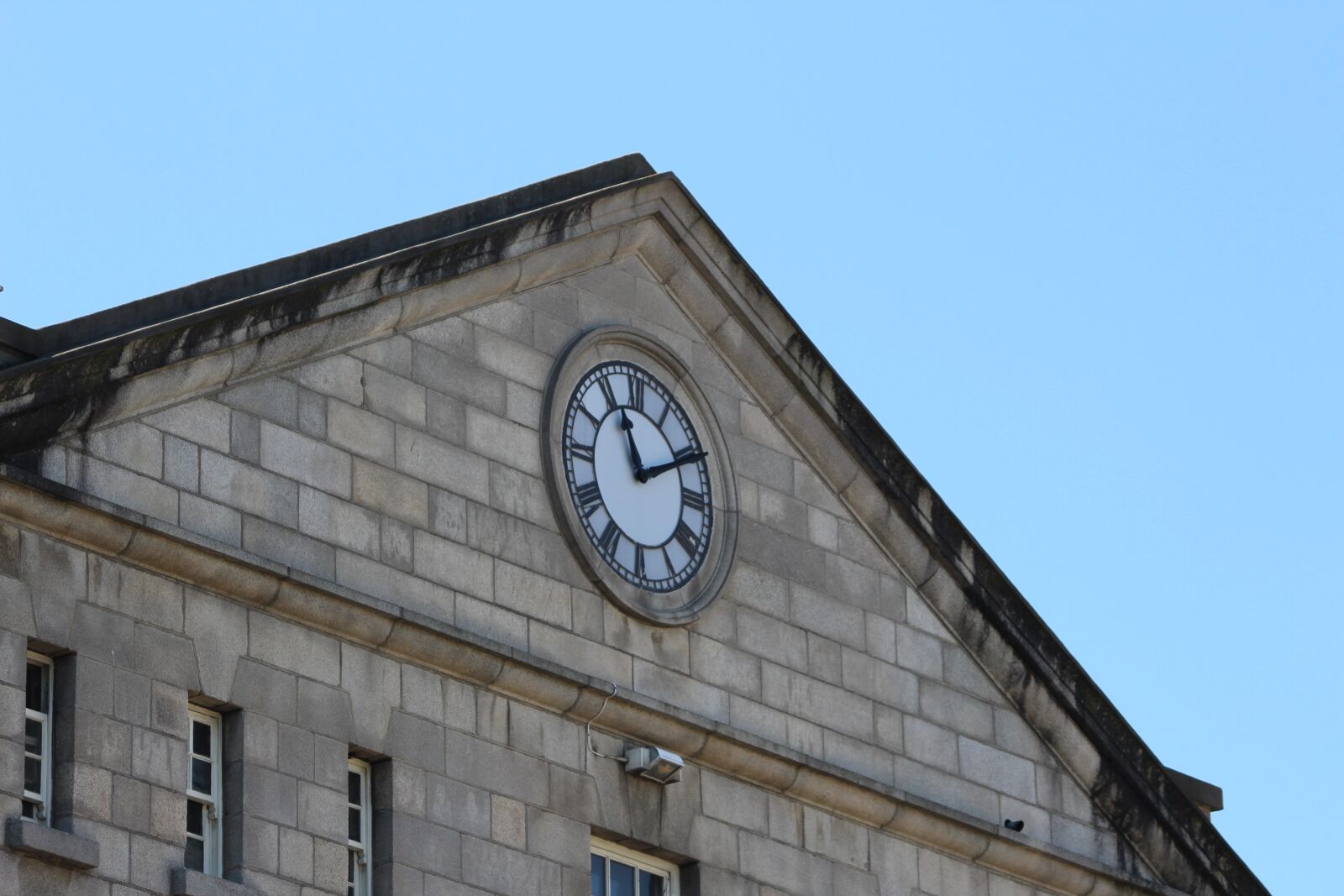 Canon EOS 1200D (EOS Rebel T5 / EOS Kiss X70 / EOS Hi) sample photo. Clock, block, building photography