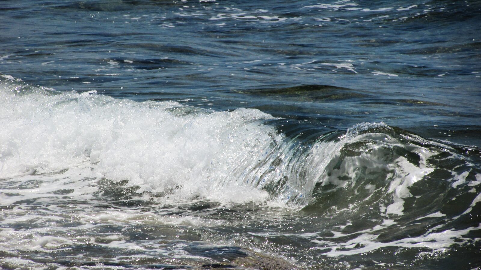 Canon PowerShot SX400 IS sample photo. Wave, bubbles, foam photography