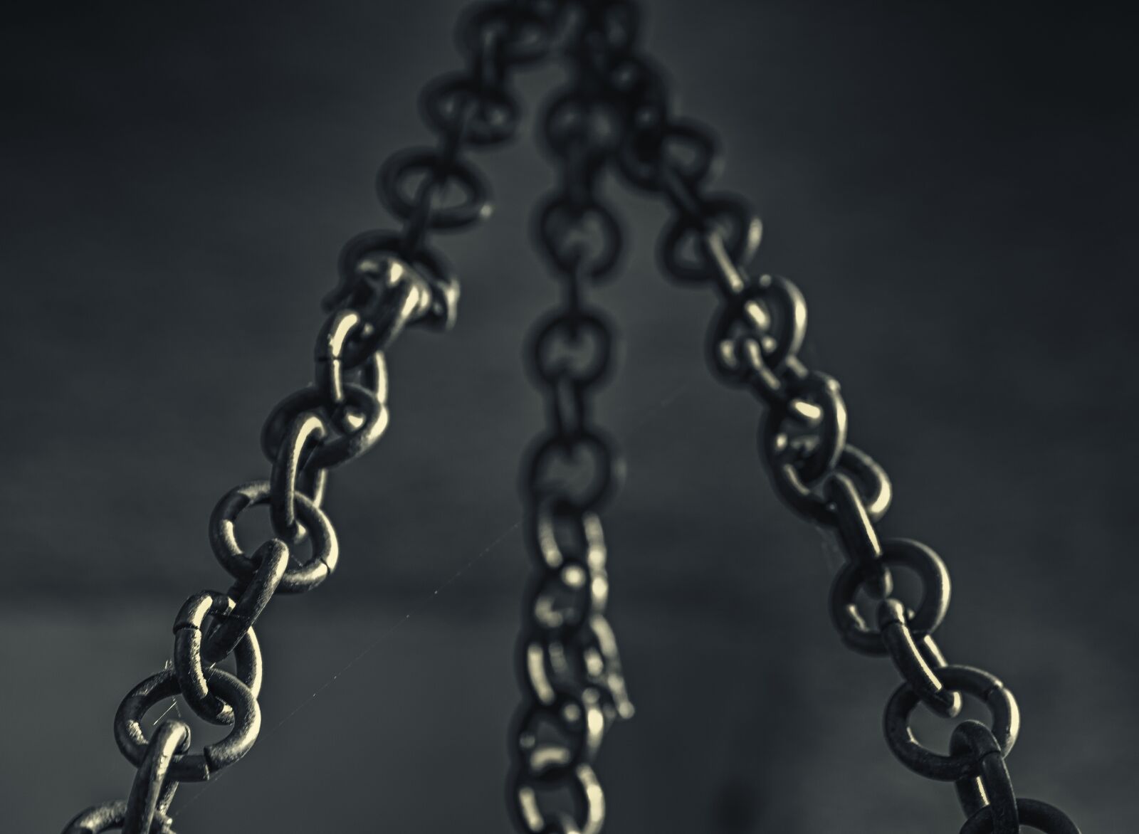 Canon EOS 650D (EOS Rebel T4i / EOS Kiss X6i) sample photo. Chain, structure, metal photography