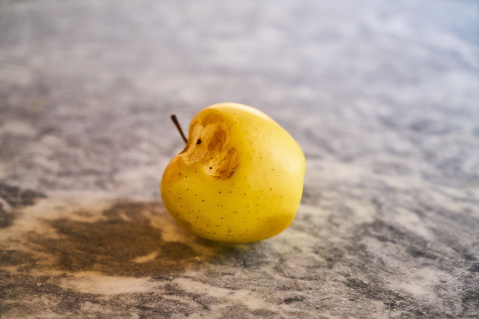 Sony a7R II sample photo. Apple, bite, delicious photography