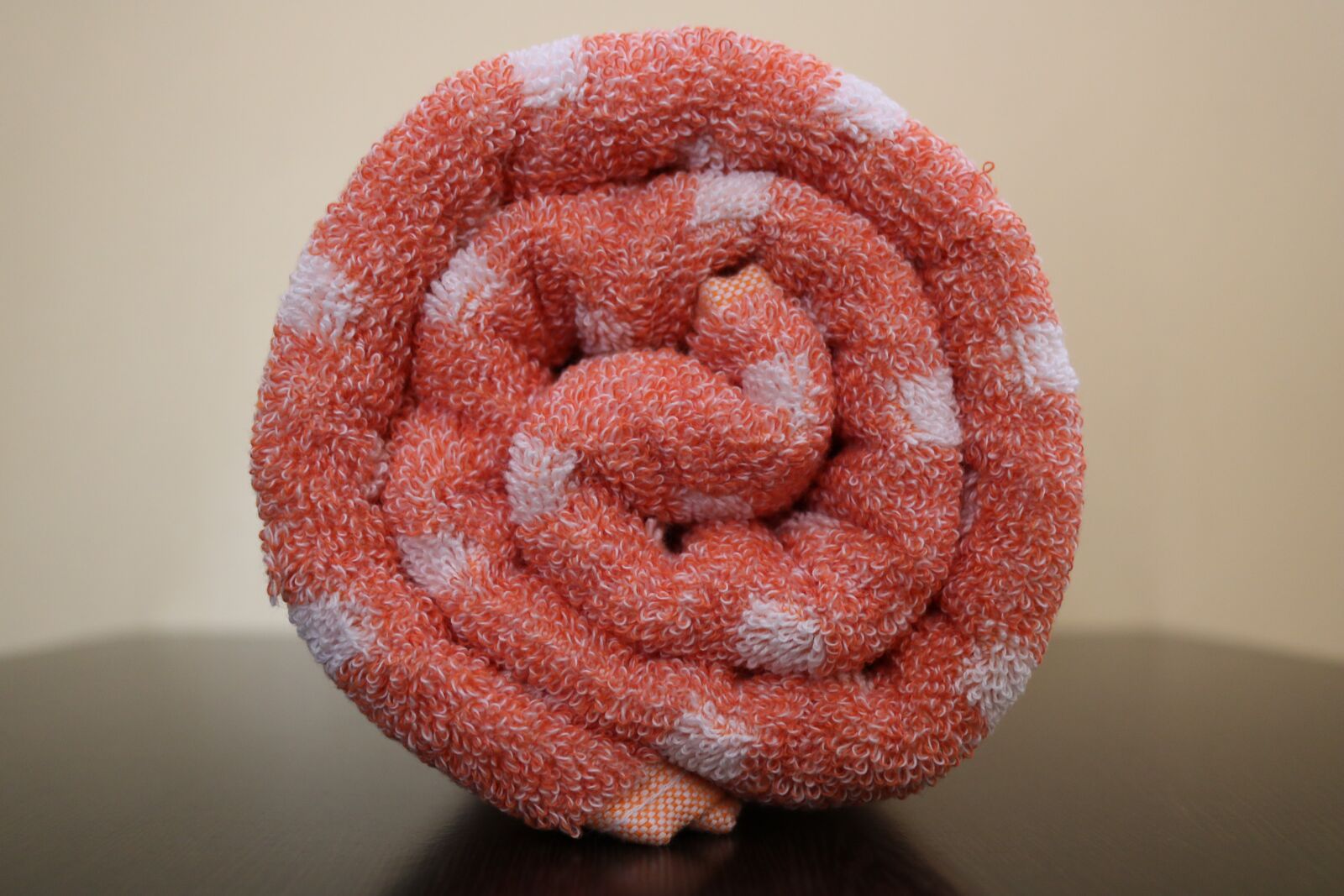 Canon EOS 750D (EOS Rebel T6i / EOS Kiss X8i) sample photo. Bath towel, 450 gsm photography