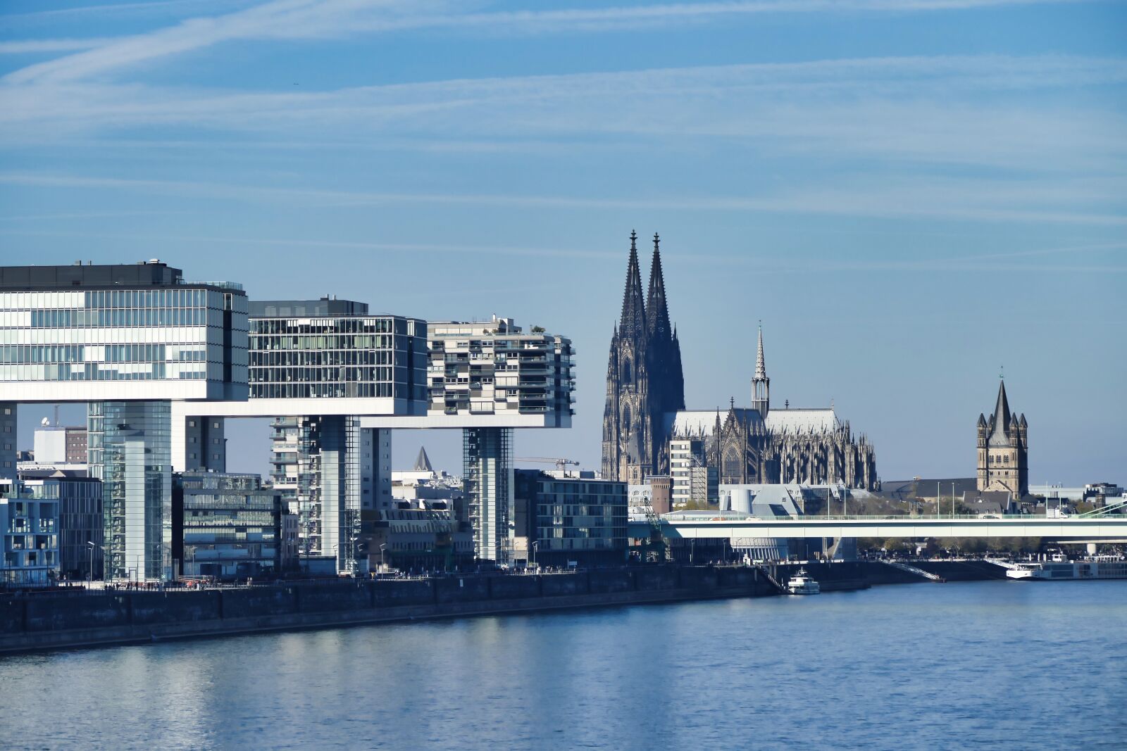 Panasonic Lumix DMC-FZ1000 sample photo. Cologne, dom, crane homes photography