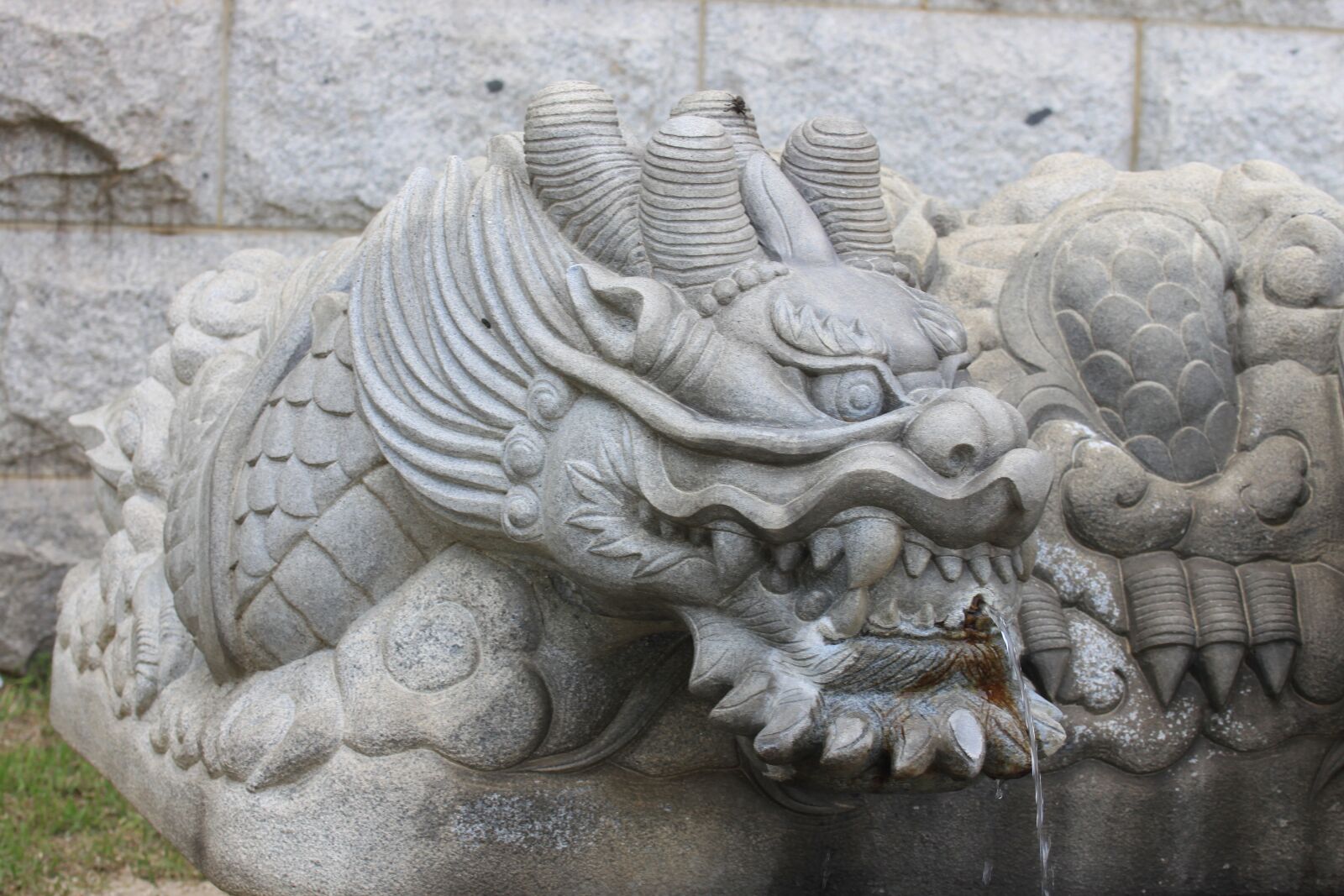Canon EOS 500D (EOS Rebel T1i / EOS Kiss X3) sample photo. Water, fountains, stones photography