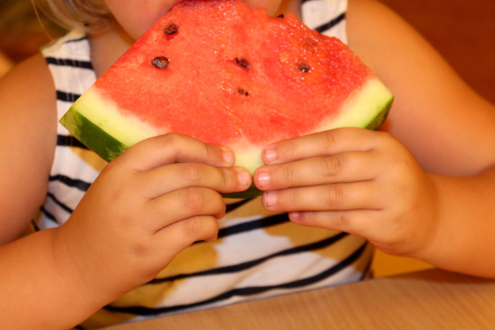 Canon EOS 1200D (EOS Rebel T5 / EOS Kiss X70 / EOS Hi) sample photo. Watermelon, fruit, eat photography