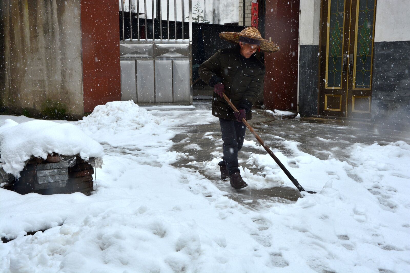 Nikon D5200 sample photo. Winter, in rural areas photography