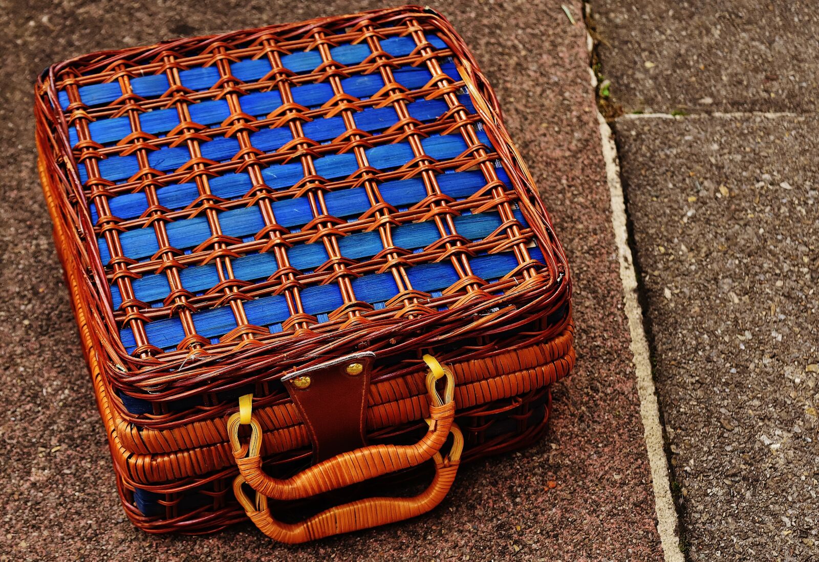 Nikon D7200 sample photo. Basket, luggage, small photography