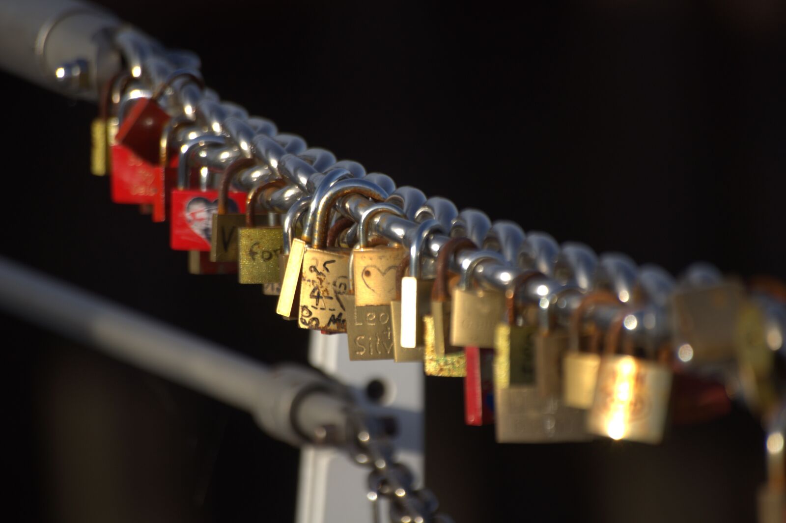 Sony SLT-A55 (SLT-A55V) sample photo. Castle, bridge, love locks photography