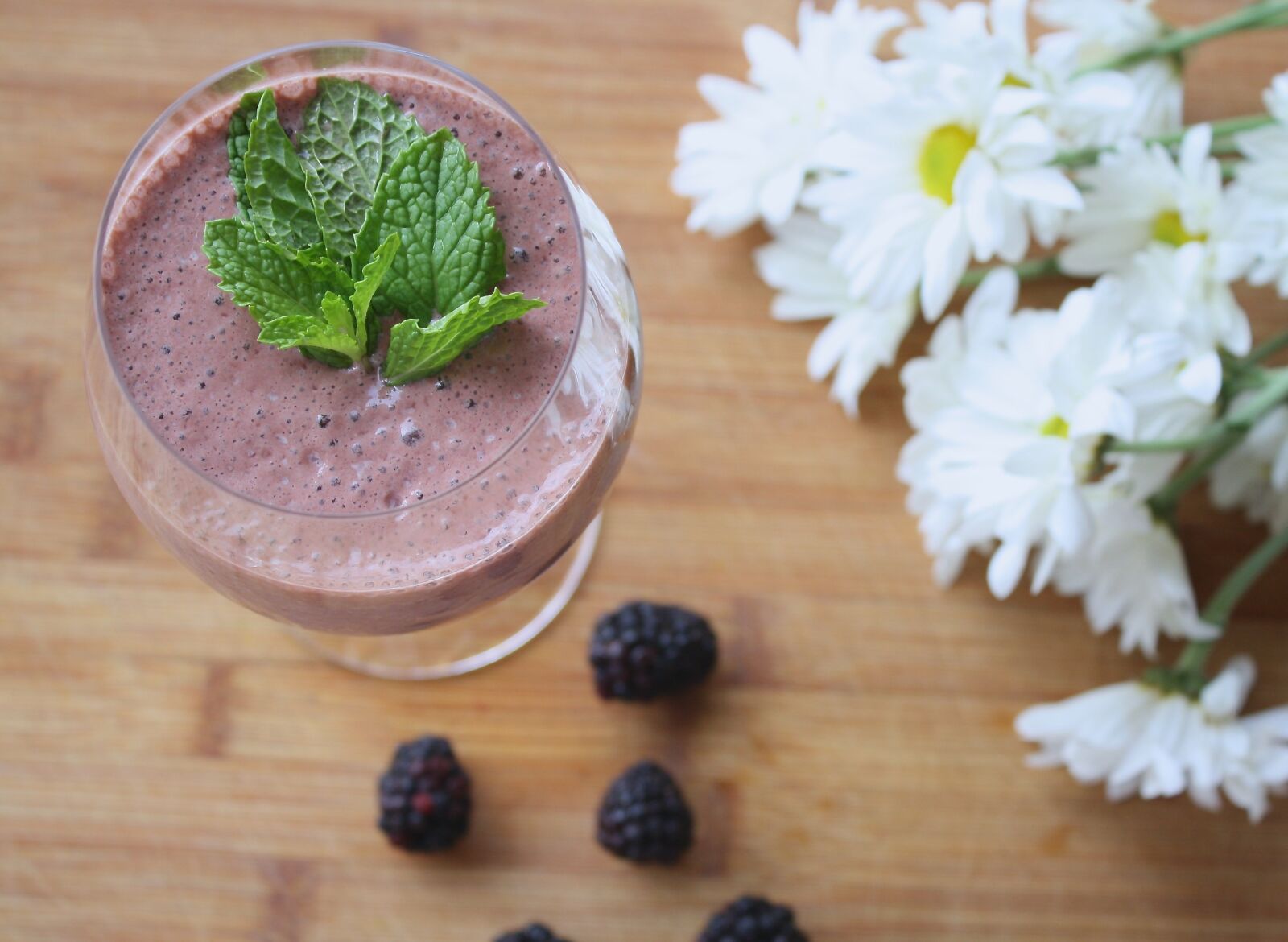 Canon EOS 1000D (EOS Digital Rebel XS / EOS Kiss F) sample photo. Smoothie, blackberry, fri photography