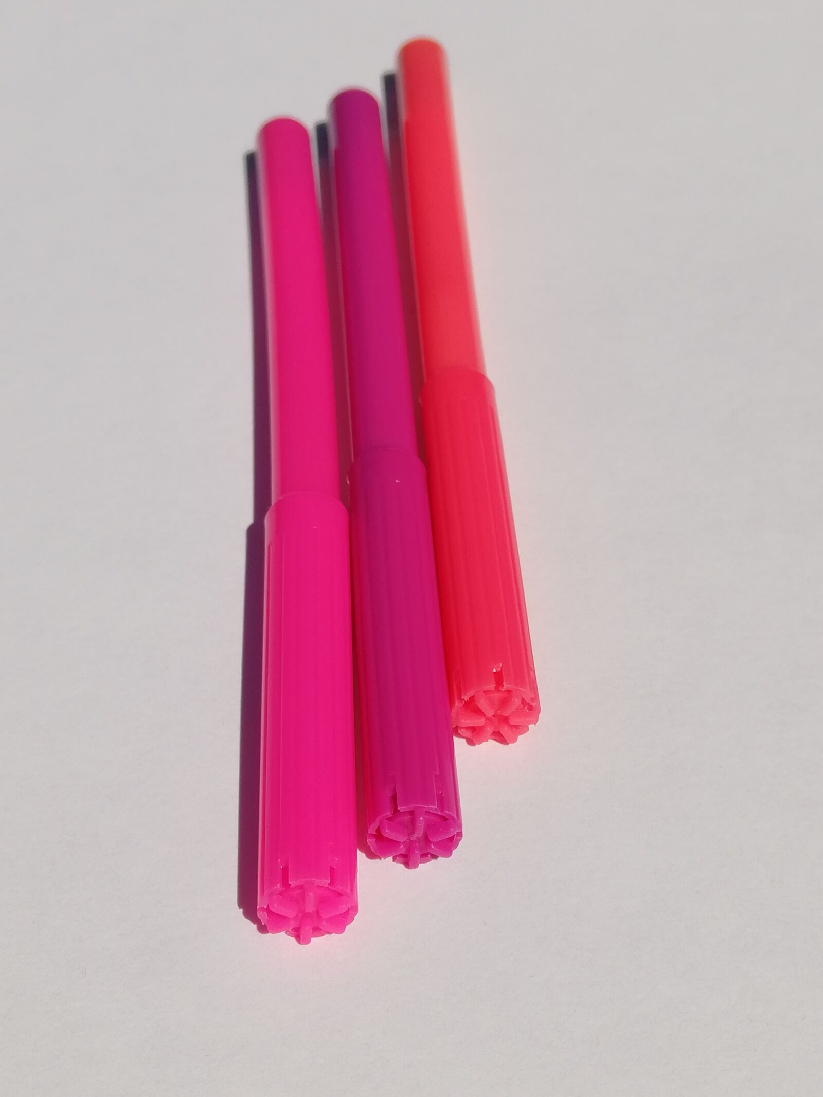 HUAWEI P20 lite sample photo. Felt tip pens, pink photography