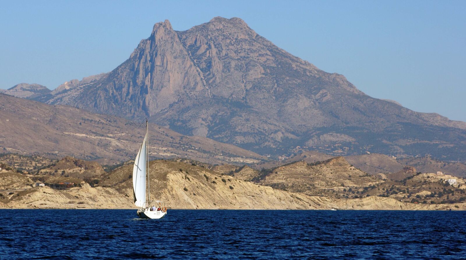 Canon EOS 500D (EOS Rebel T1i / EOS Kiss X3) sample photo. Sailboat, mountain, water photography