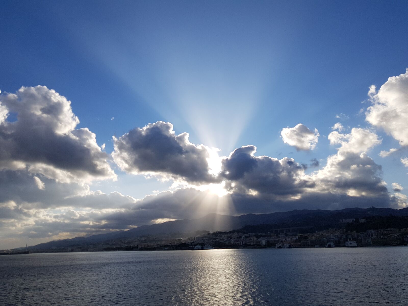Samsung Galaxy S8+ sample photo. Nature, waters, sky photography