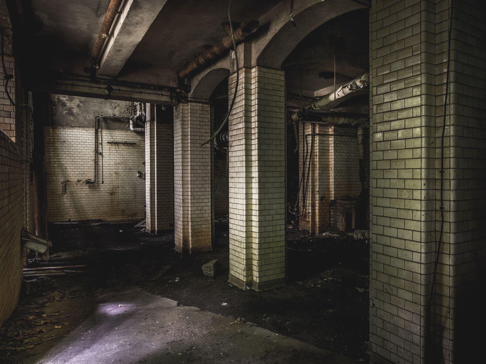 Olympus OM-D E-M1 + Olympus M.Zuiko Digital ED 12-40mm F2.8 Pro sample photo. Lost place, horror, abandoned photography