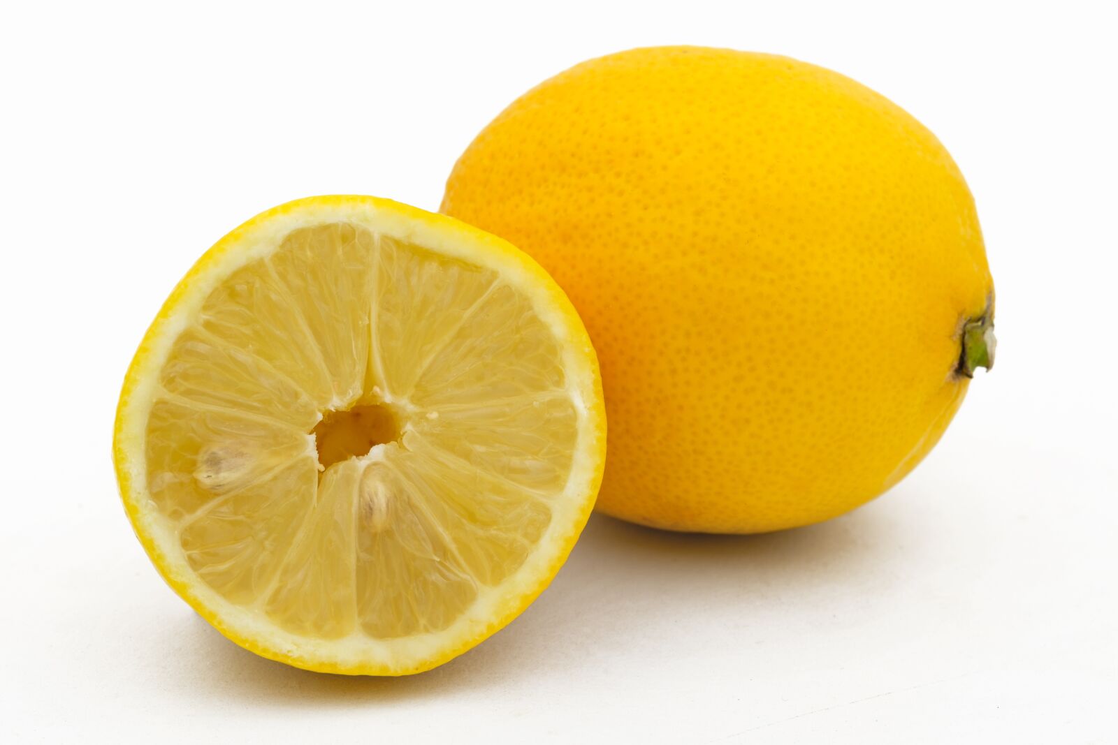 Fujifilm X-T2 + Fujifilm XF 80mm F2.8 R LM OIS WR Macro sample photo. Lemon, fruit, citrus fruit photography