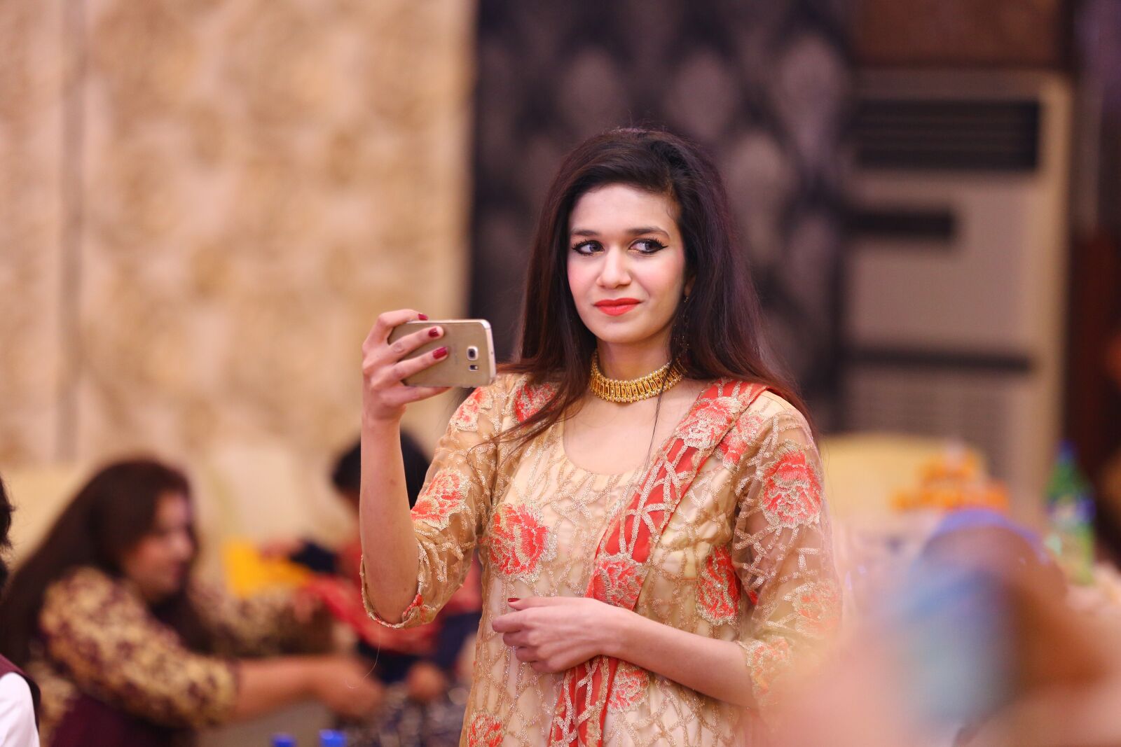 Canon EF 70-200mm F2.8L IS II USM sample photo. Young girl, wedding hall photography