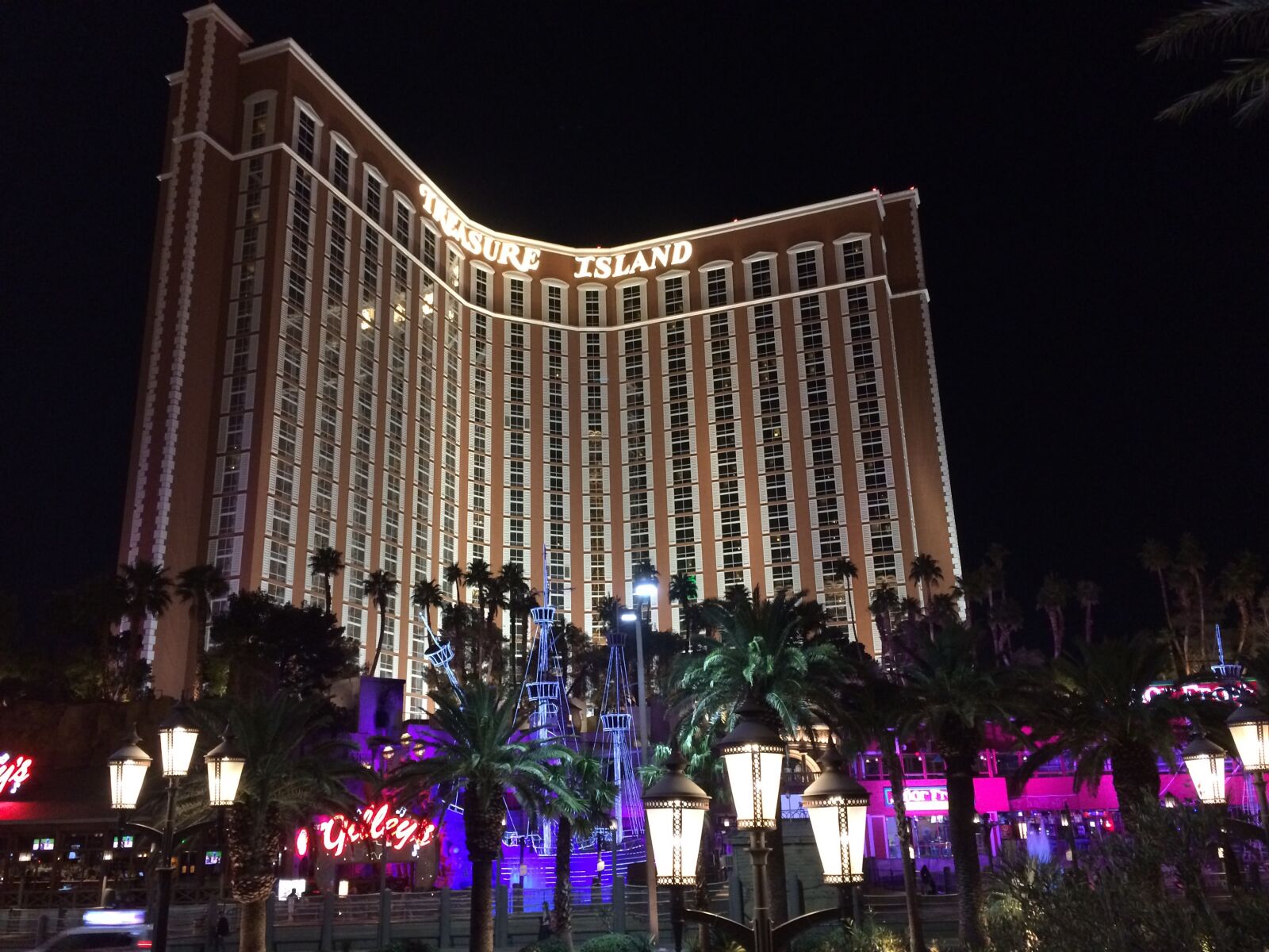iPhone 5s back camera 4.15mm f/2.2 sample photo. T-island, lasvegas, nevada photography