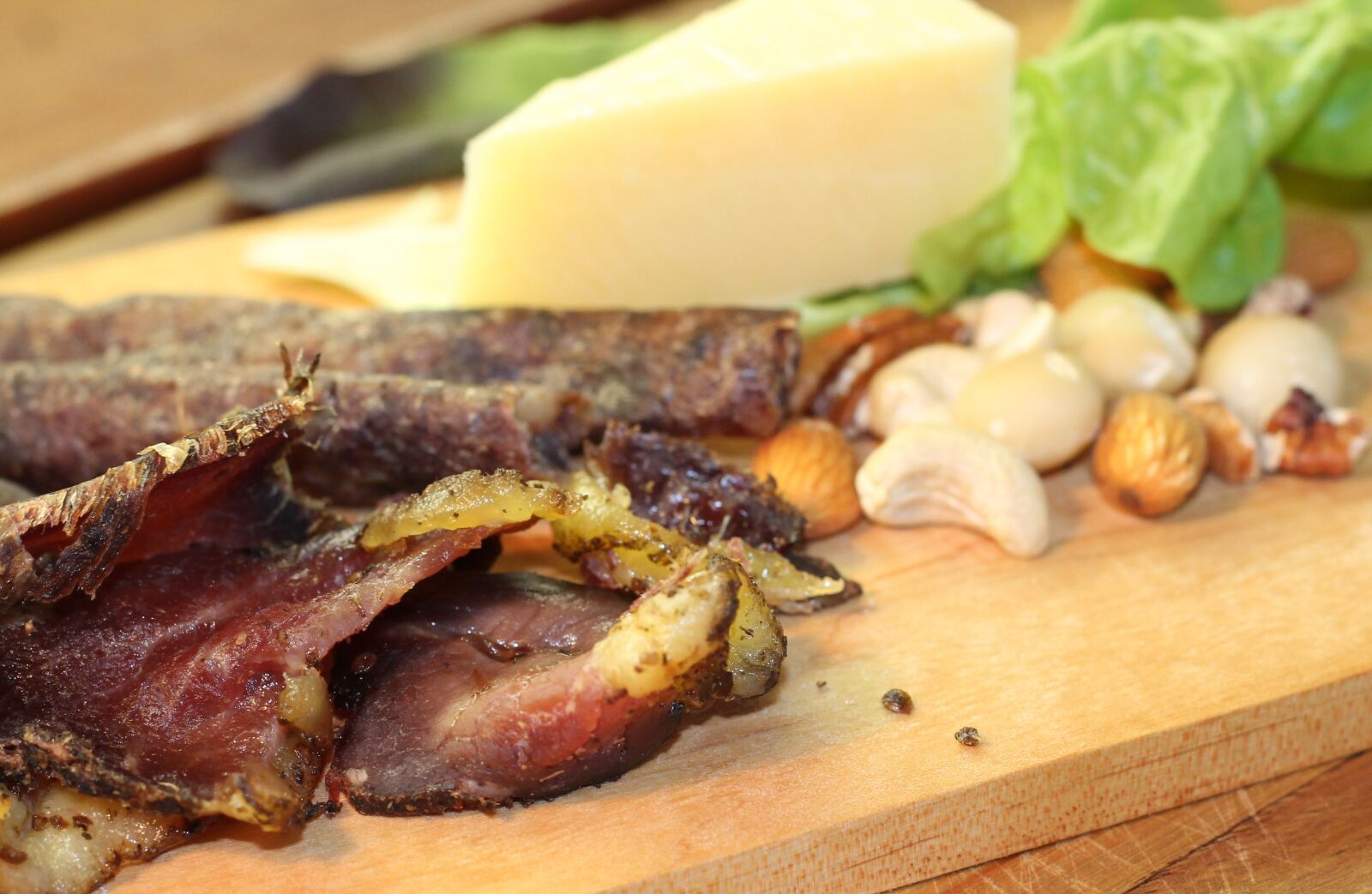 Canon EOS 1100D (EOS Rebel T3 / EOS Kiss X50) + Canon EF 50mm F1.8 II sample photo. Food, beef, dried meat photography