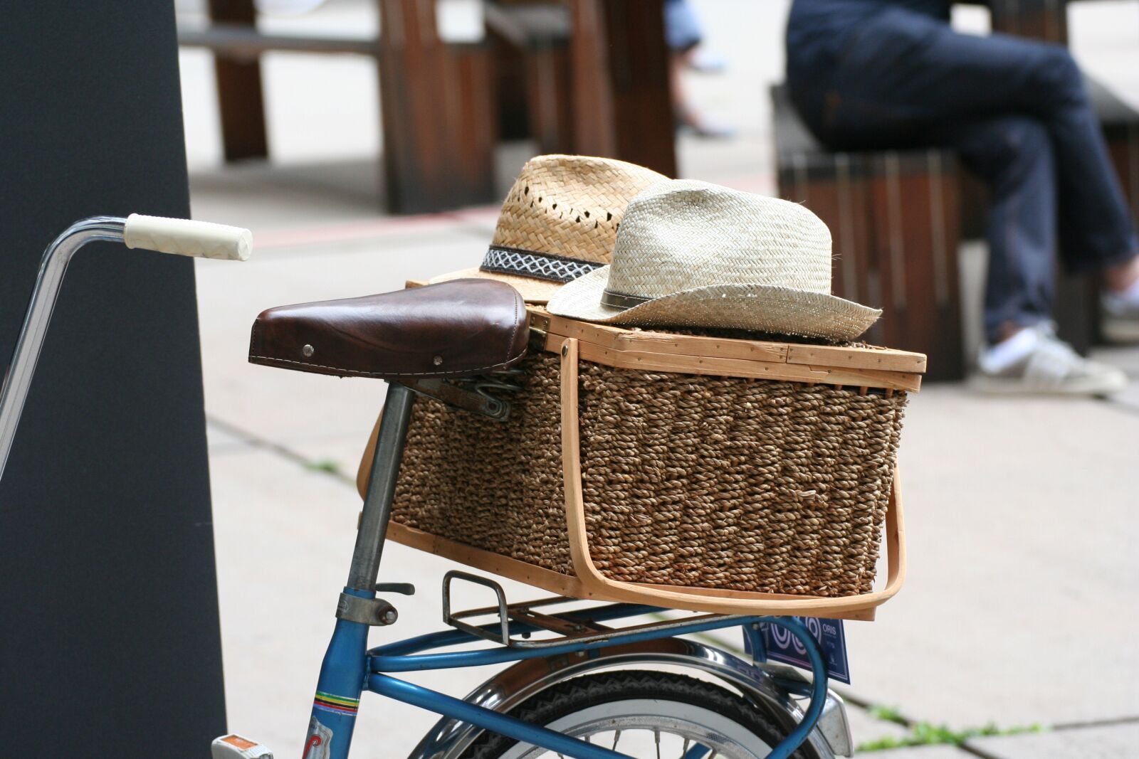Canon EOS 350D (EOS Digital Rebel XT / EOS Kiss Digital N) sample photo. Two, tandem, wheel photography