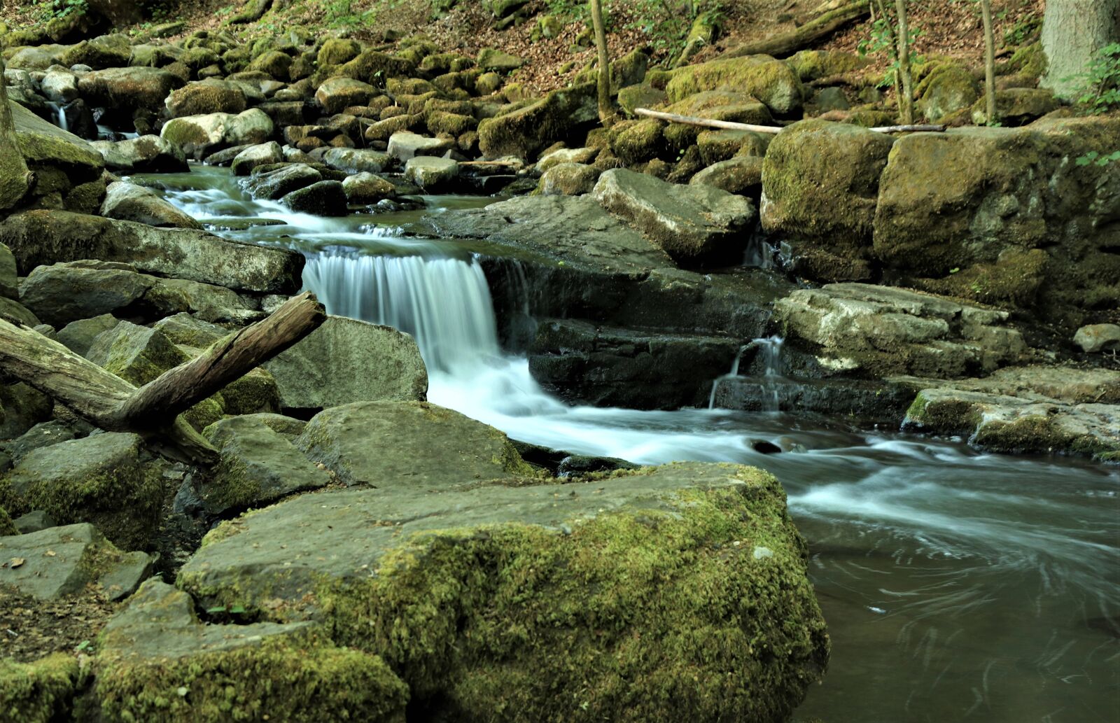 Sigma 12-24mm f/4.5-5.6 EX DG ASPHERICAL HSM + 1.4x sample photo. Small waterfall, long exposure photography
