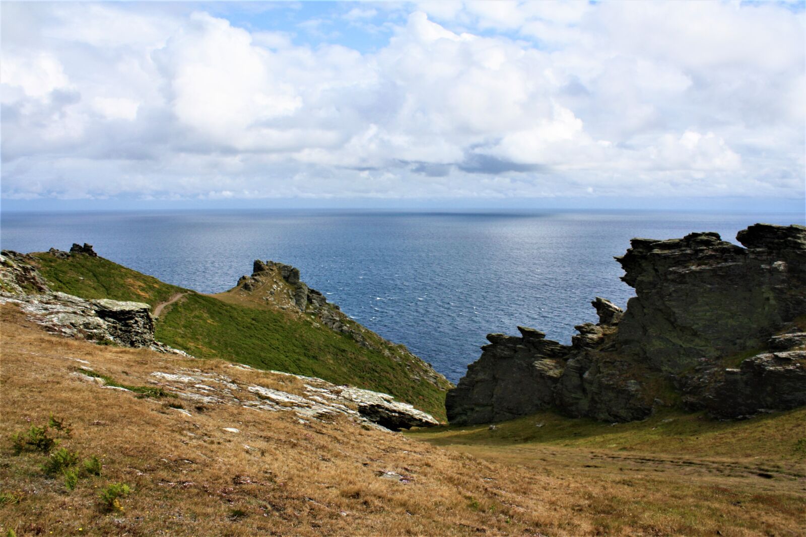 Canon EOS 1000D (EOS Digital Rebel XS / EOS Kiss F) sample photo. Coast, rock, devon photography