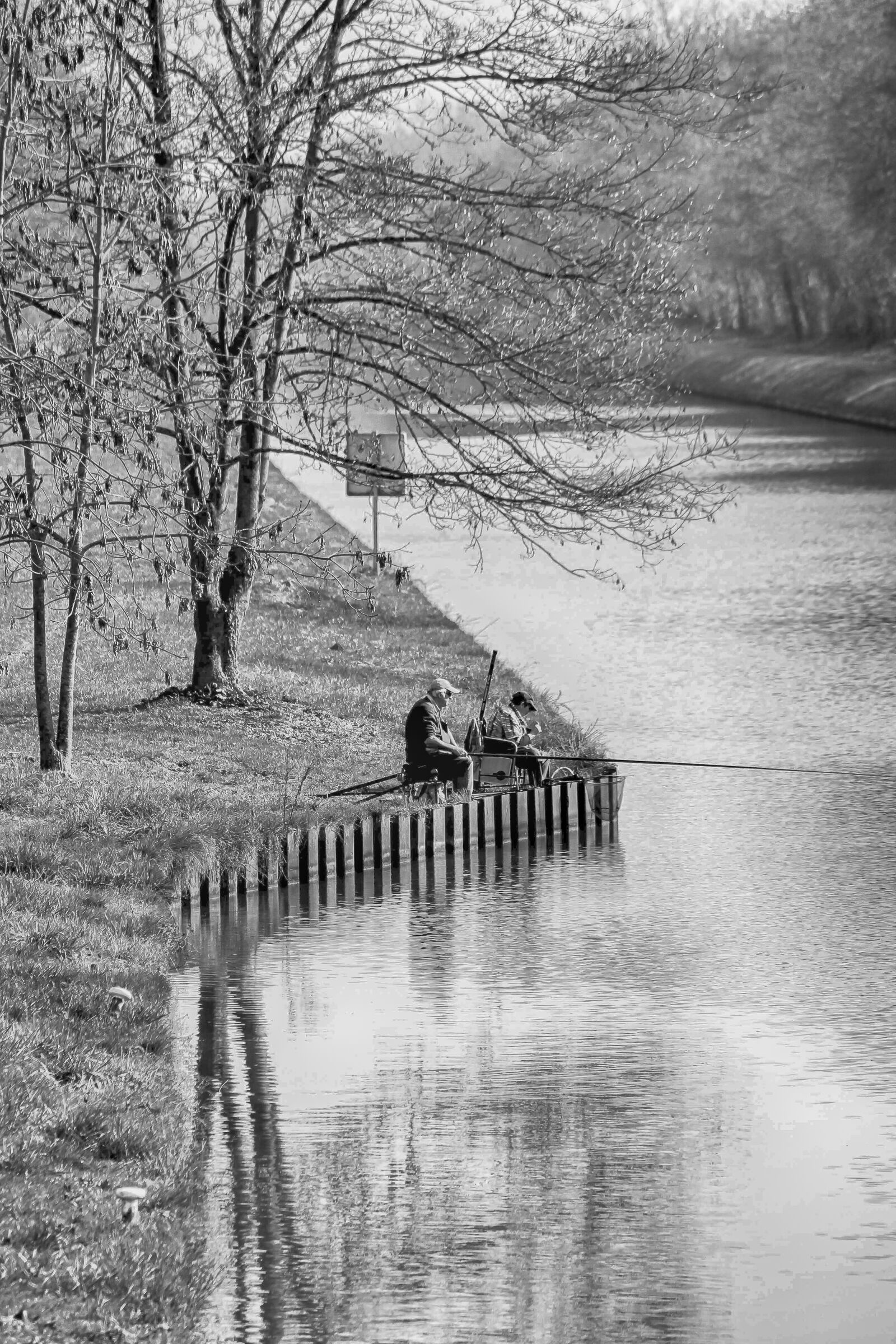 Canon EOS 1100D (EOS Rebel T3 / EOS Kiss X50) sample photo. Fisherman, winter, landscape photography