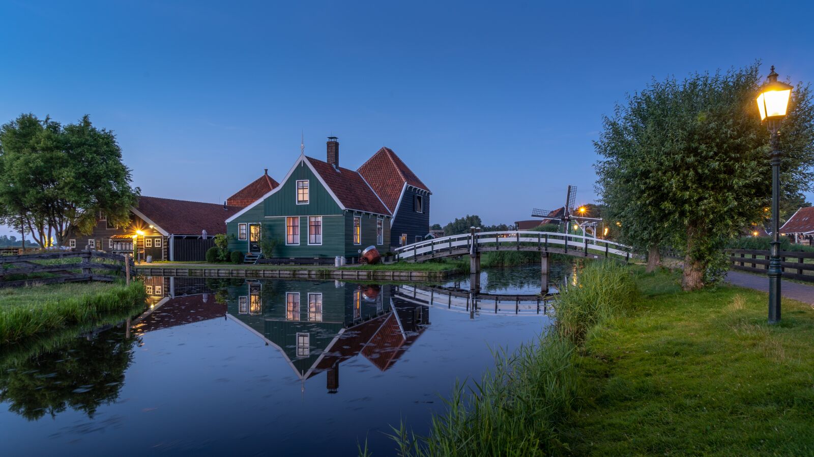 Sony a7 III + Sony FE 24-240mm F3.5-6.3 OSS sample photo. Holland, reflection, water photography