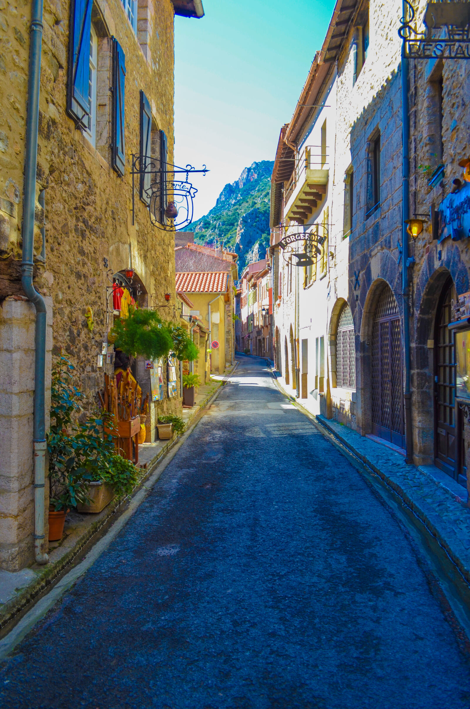 Nikon D5100 sample photo. Quaint, shops, street photography